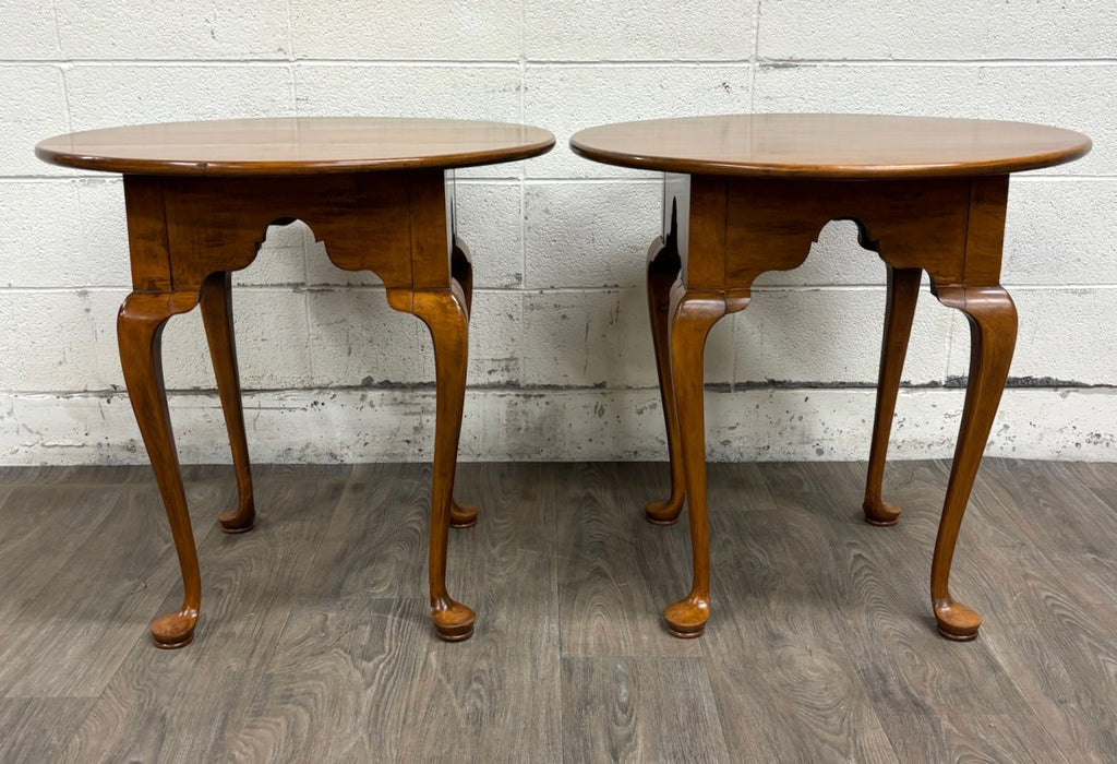Vintage Traditional Queen Anne Style Round Side Tables Lamp Tables - Pair