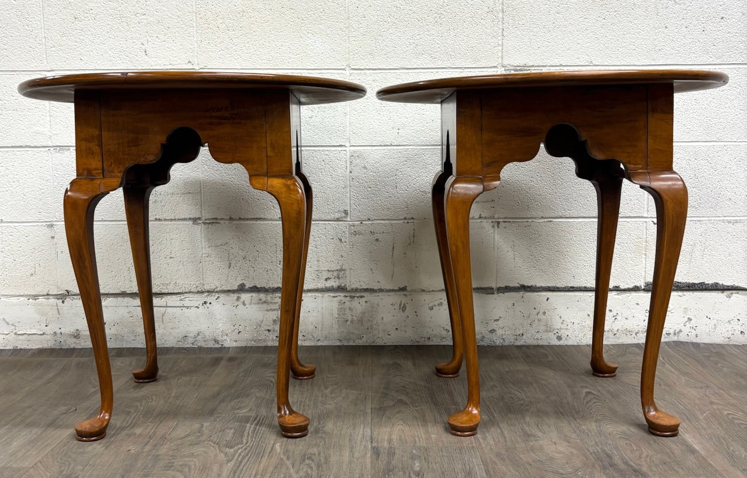 Vintage Traditional Queen Anne Style Round Side Tables Lamp Tables - Pair