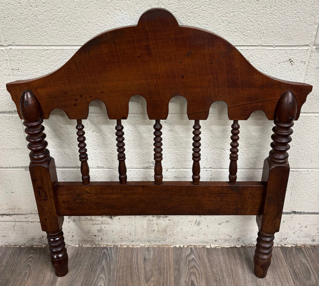 Antique Victorian Late 19th Century Walnut Daybed Youth Bed