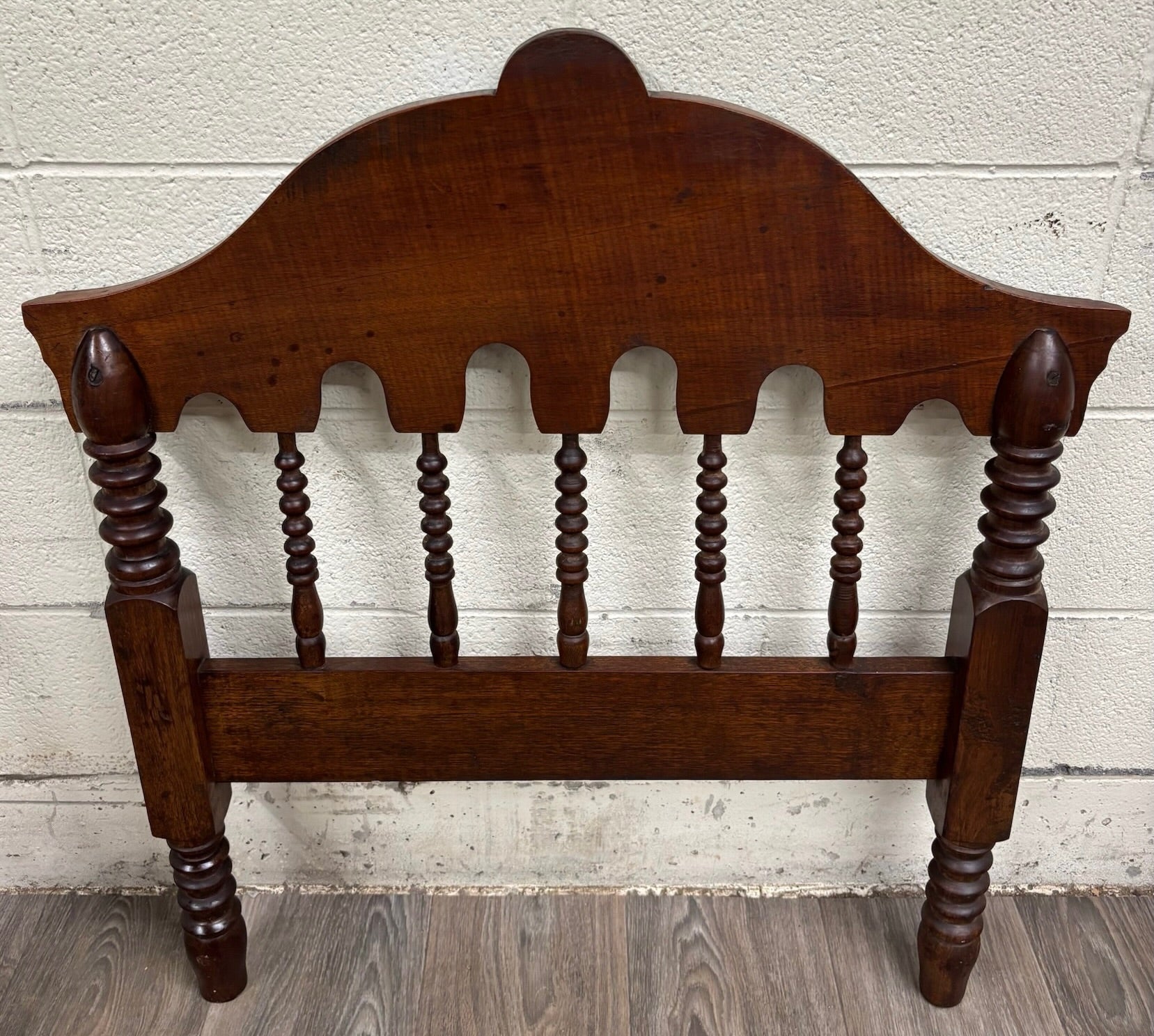 Antique Victorian Late 19th Century Walnut Daybed Youth Bed
