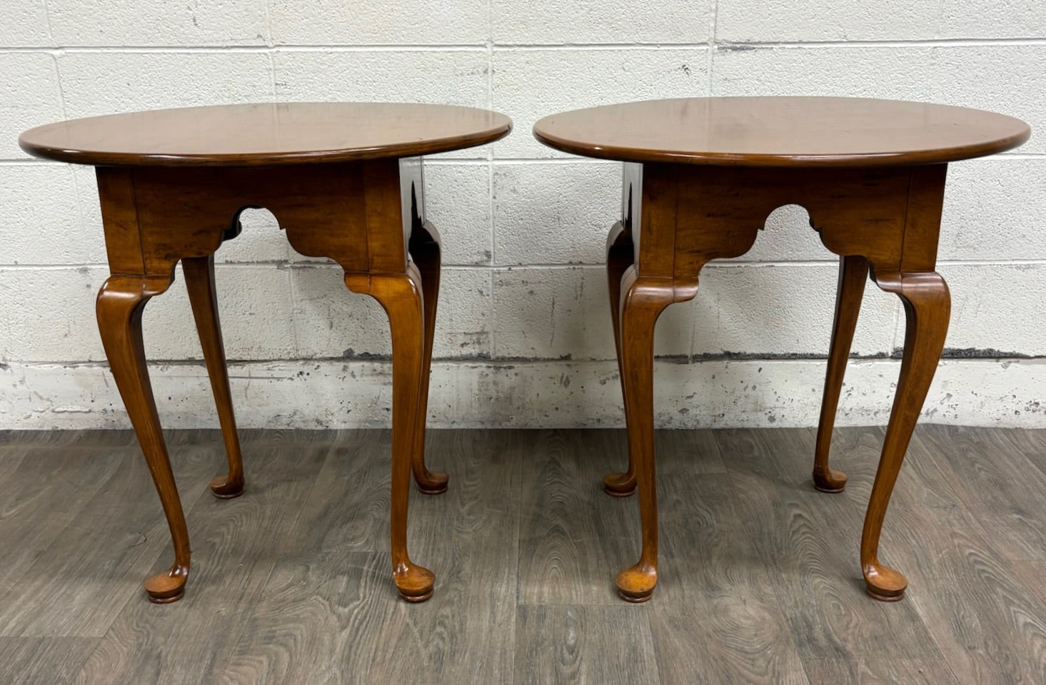Vintage Traditional Queen Anne Style Round Side Tables Lamp Tables - Pair