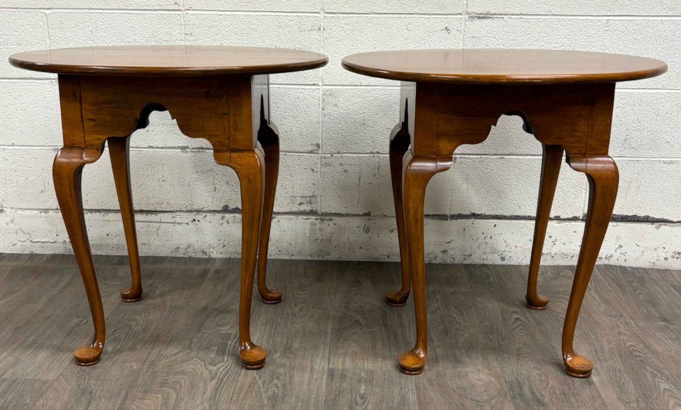 Vintage Traditional Queen Anne Style Round Side Tables Lamp Tables - Pair
