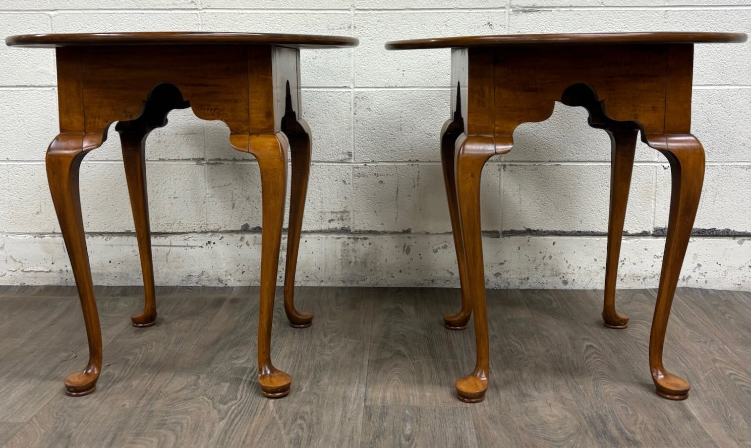 Vintage Traditional Queen Anne Style Round Side Tables Lamp Tables - Pair