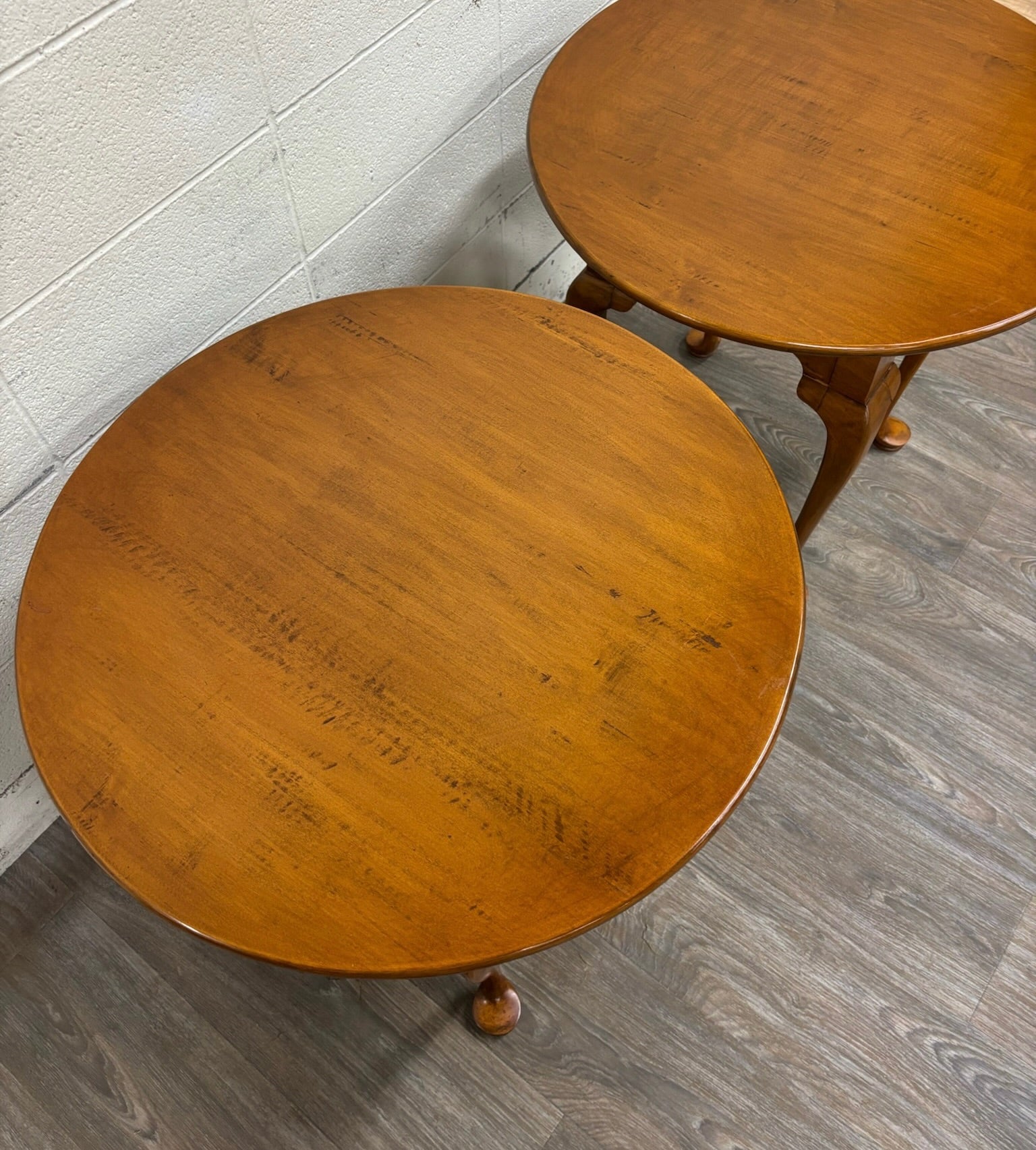 Vintage Traditional Queen Anne Style Round Side Tables Lamp Tables - Pair