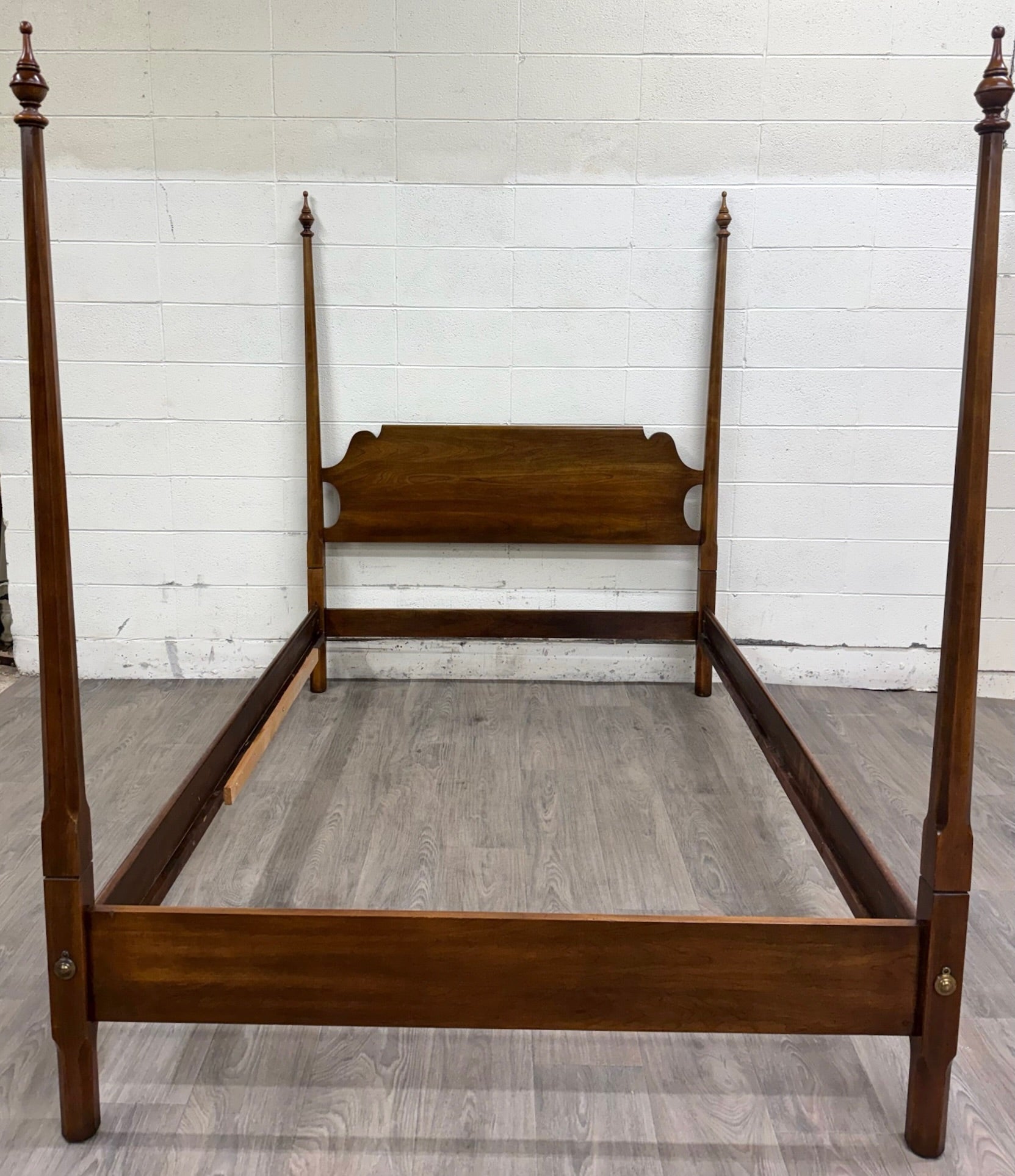 Vintage Full Size Georgian Southern Federal Style Four Poster Pencil Post Bed