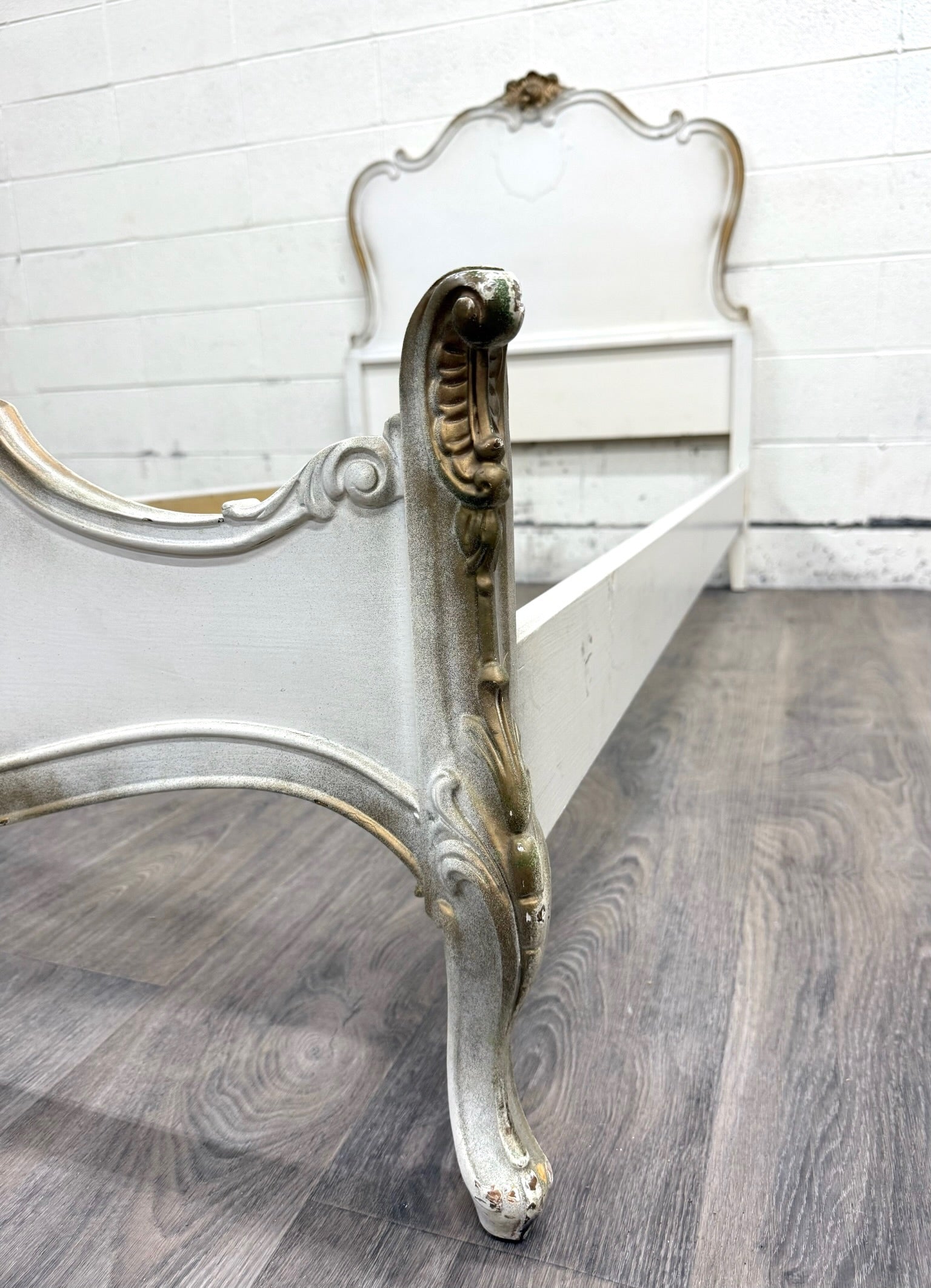 Vintage Twin Size Winnebago Manufacturing Co French Provincial Rococo Style Bed