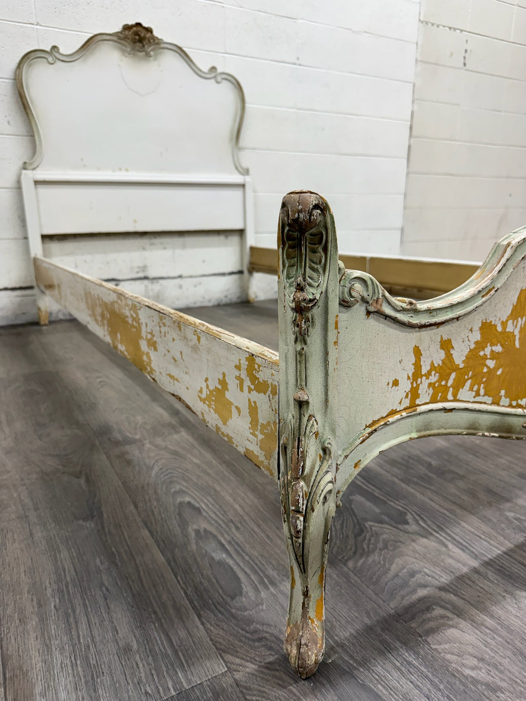 Vintage Twin Size Winnebago Manufacturing Co French Provincial Rococo Style Bed