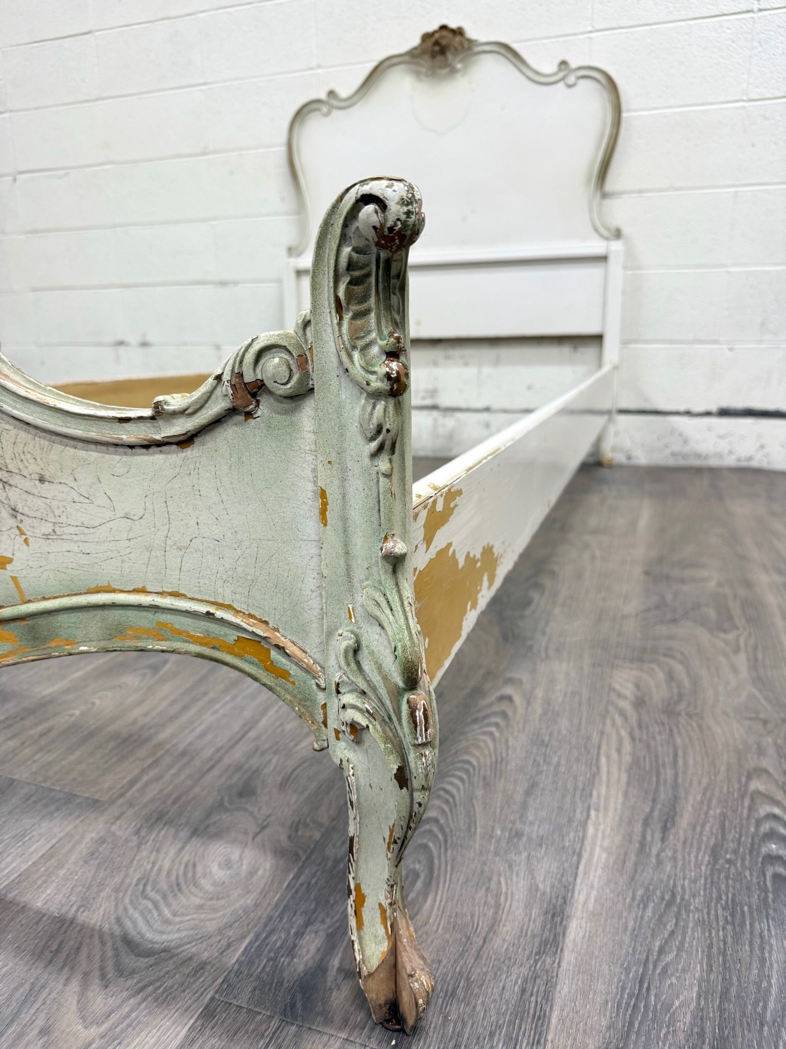 Vintage Twin Size Winnebago Manufacturing Co French Provincial Rococo Style Bed