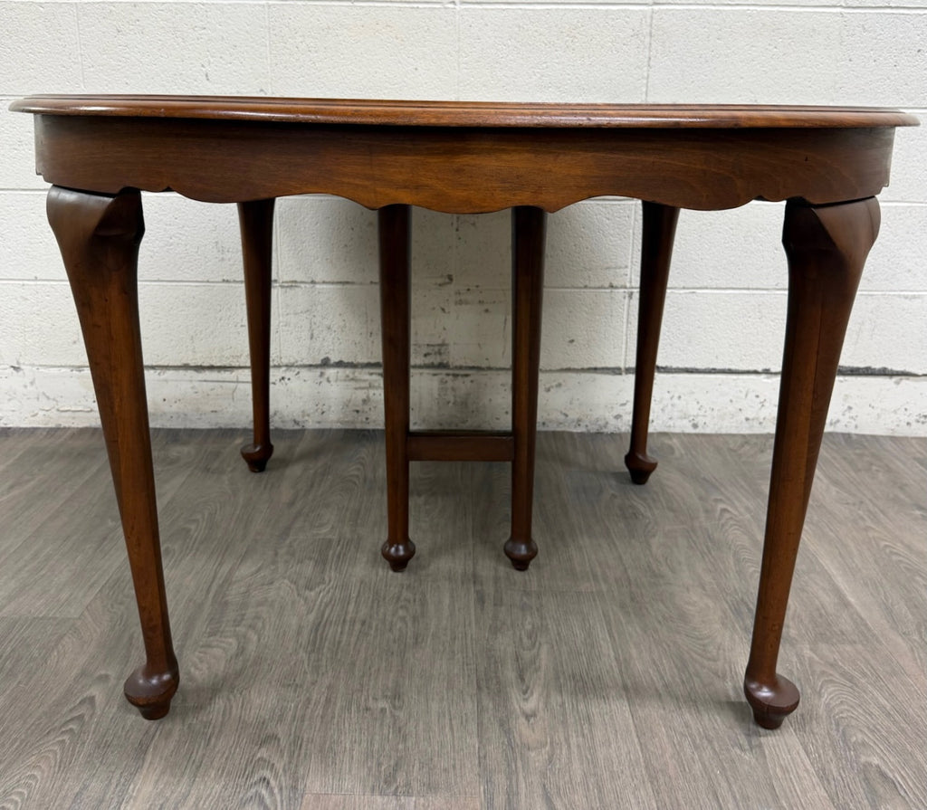Vintage Queen Anne / Early American Style Oval Dining Table