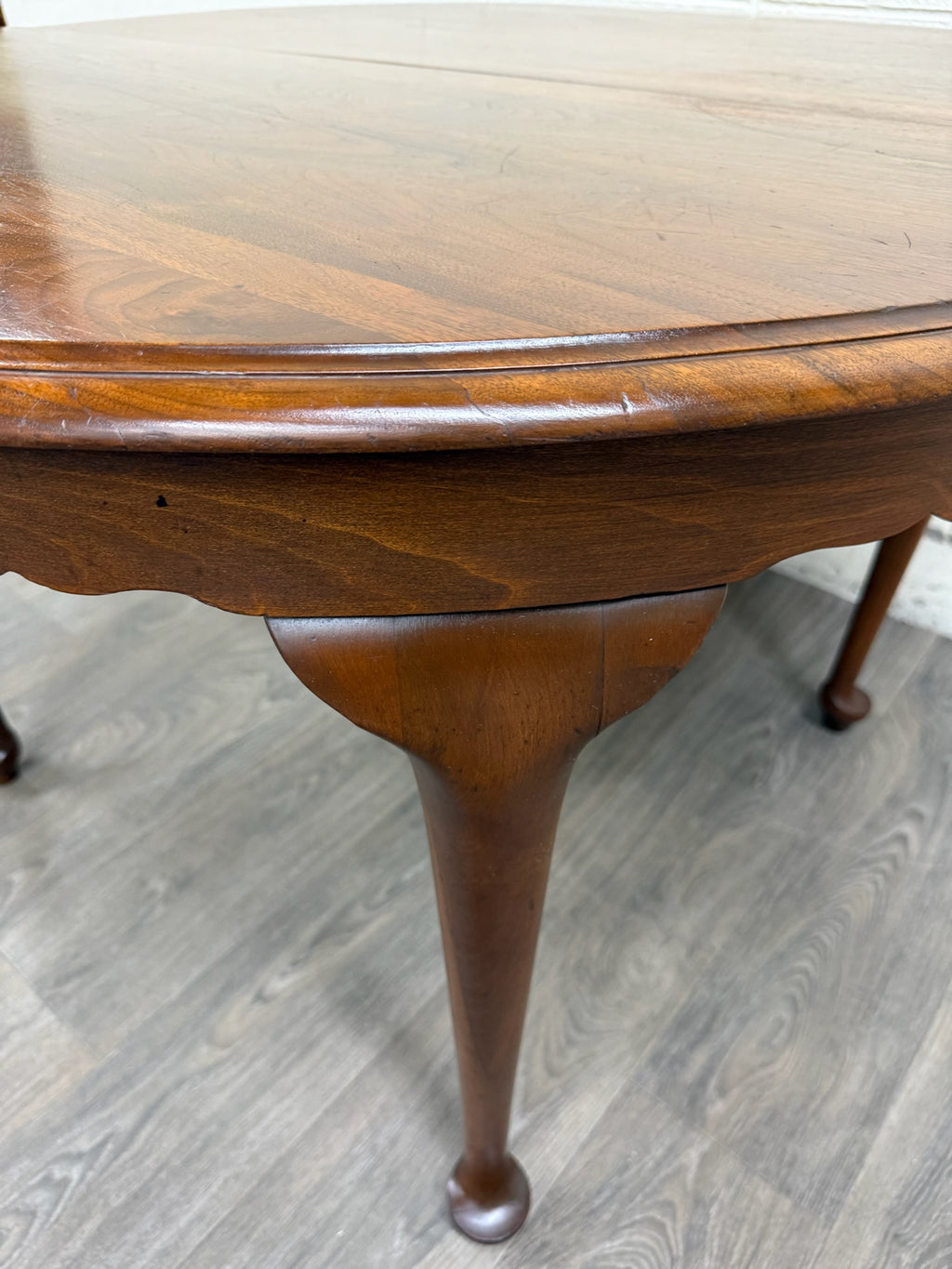 Vintage Queen Anne / Early American Style Oval Dining Table