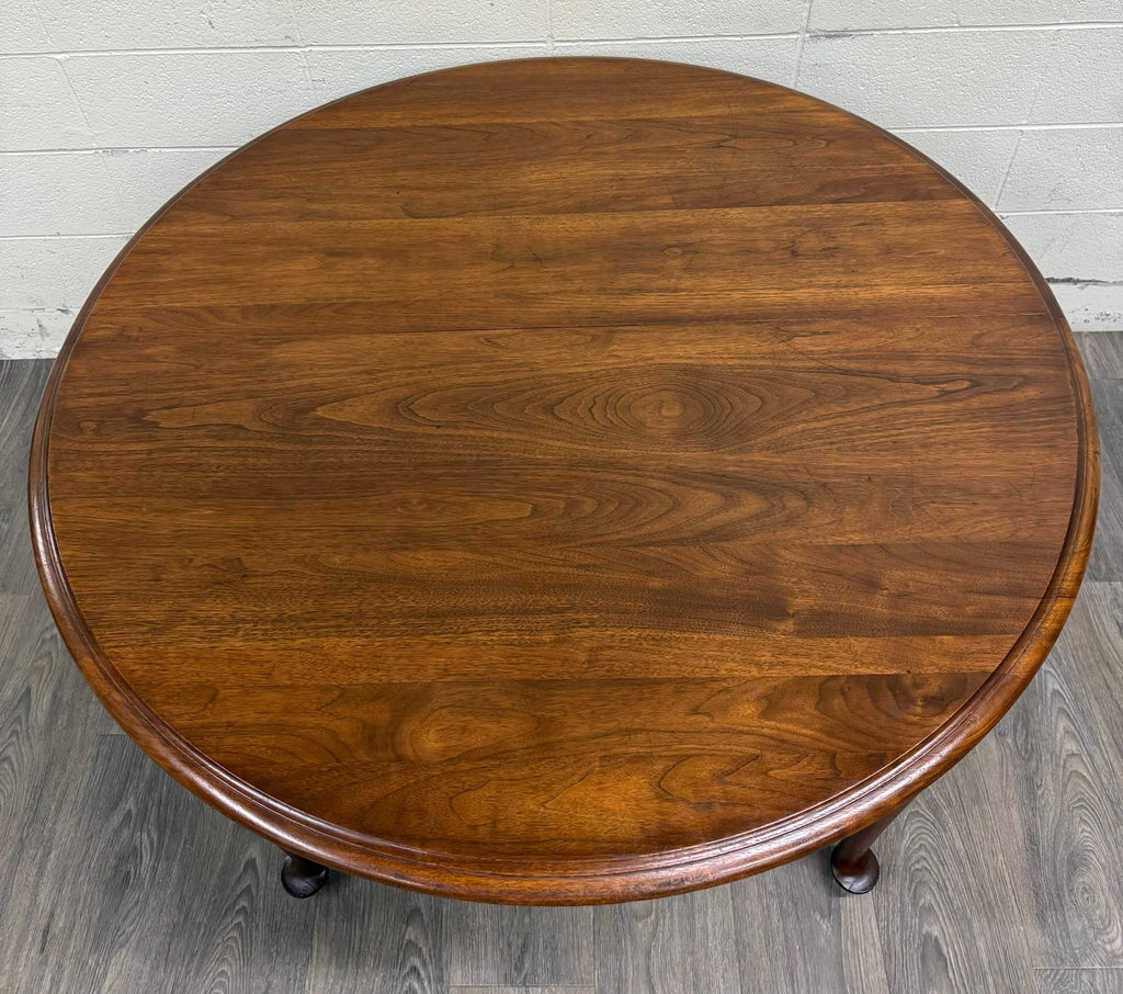 Vintage Queen Anne / Early American Style Oval Dining Table