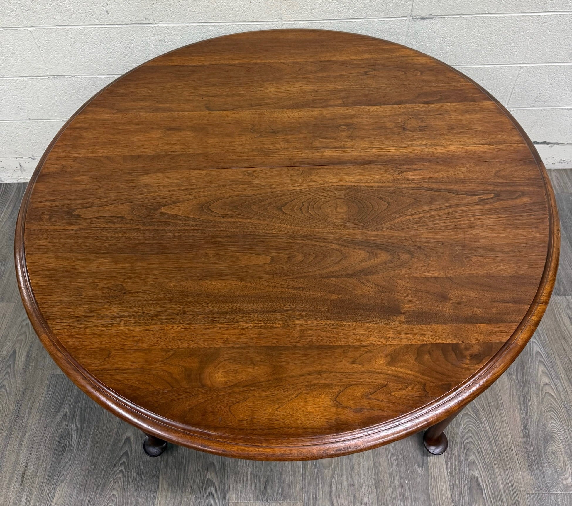 Vintage Queen Anne / Early American Style Oval Dining Table