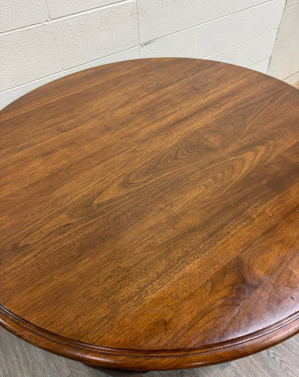 Vintage Queen Anne / Early American Style Oval Dining Table