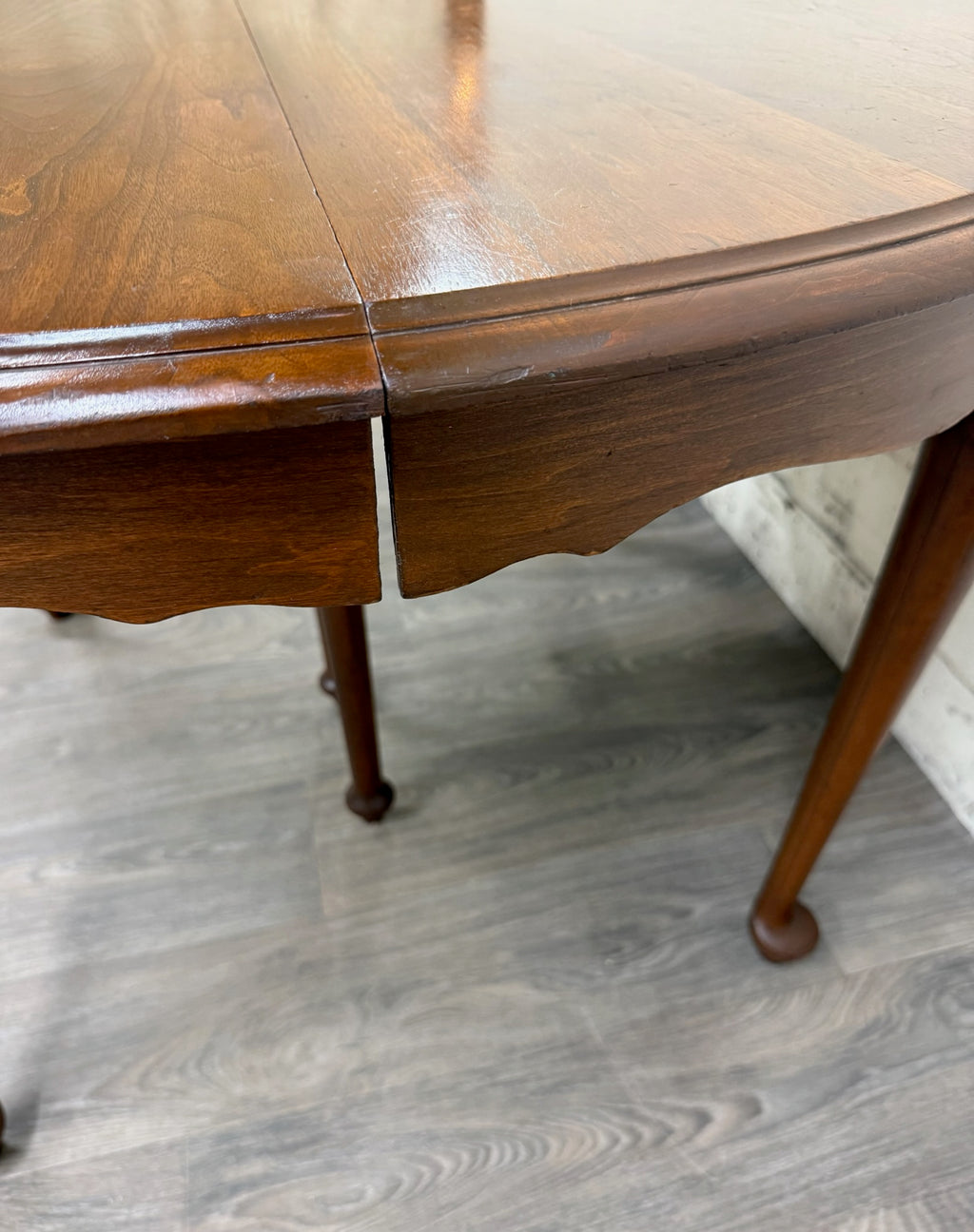 Vintage Queen Anne / Early American Style Oval Dining Table