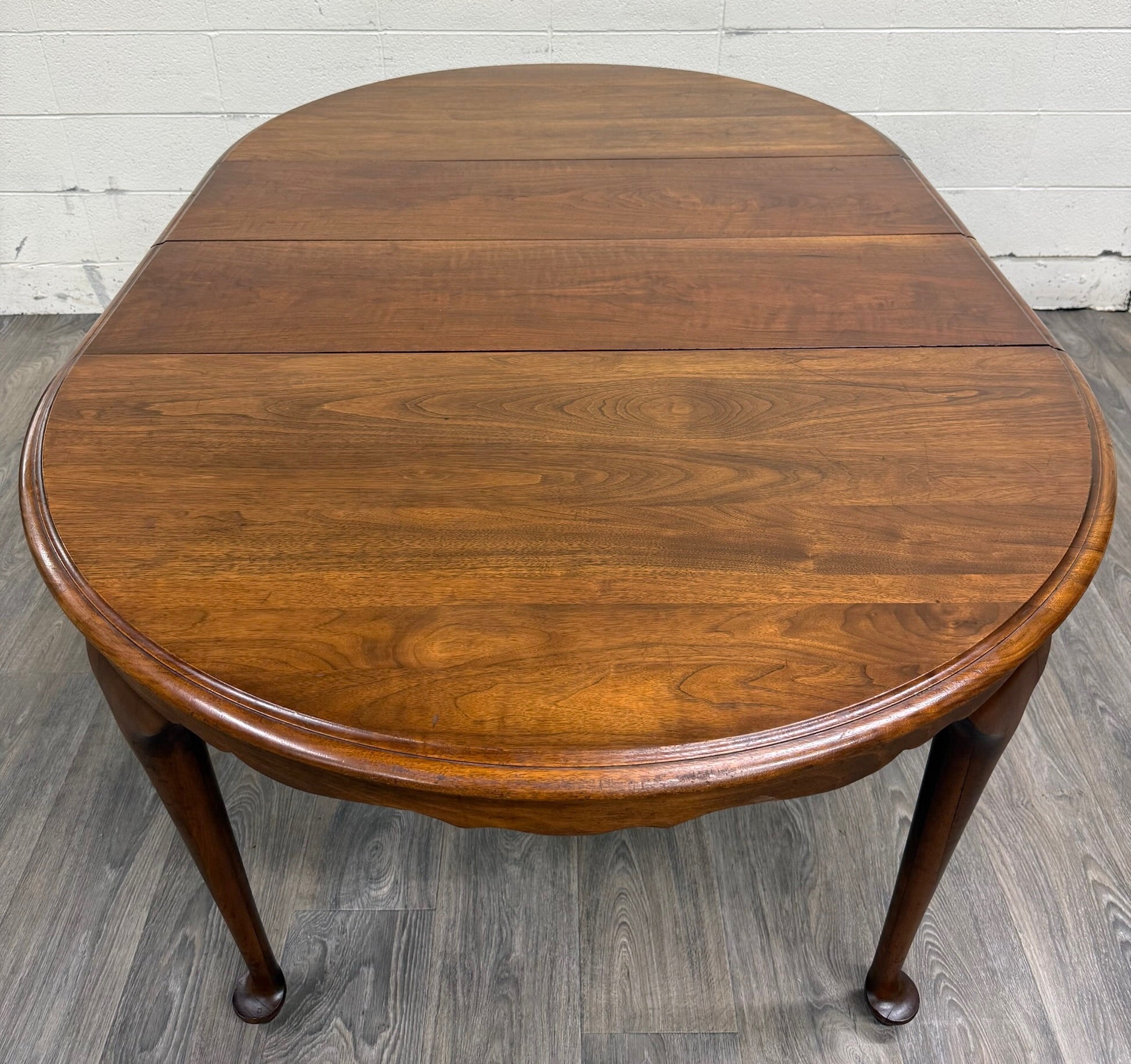 Vintage Queen Anne / Early American Style Oval Dining Table
