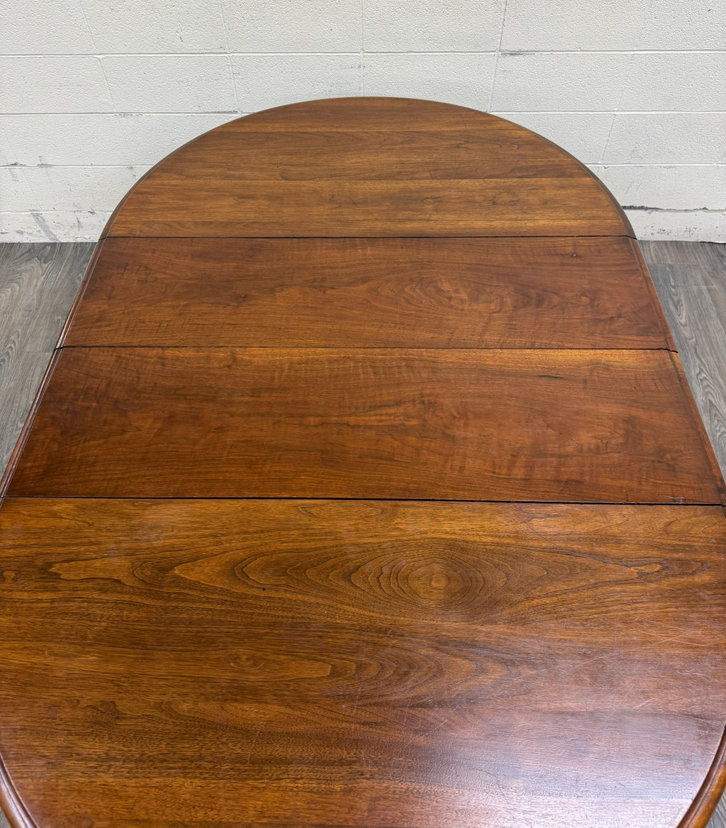 Vintage Queen Anne / Early American Style Oval Dining Table