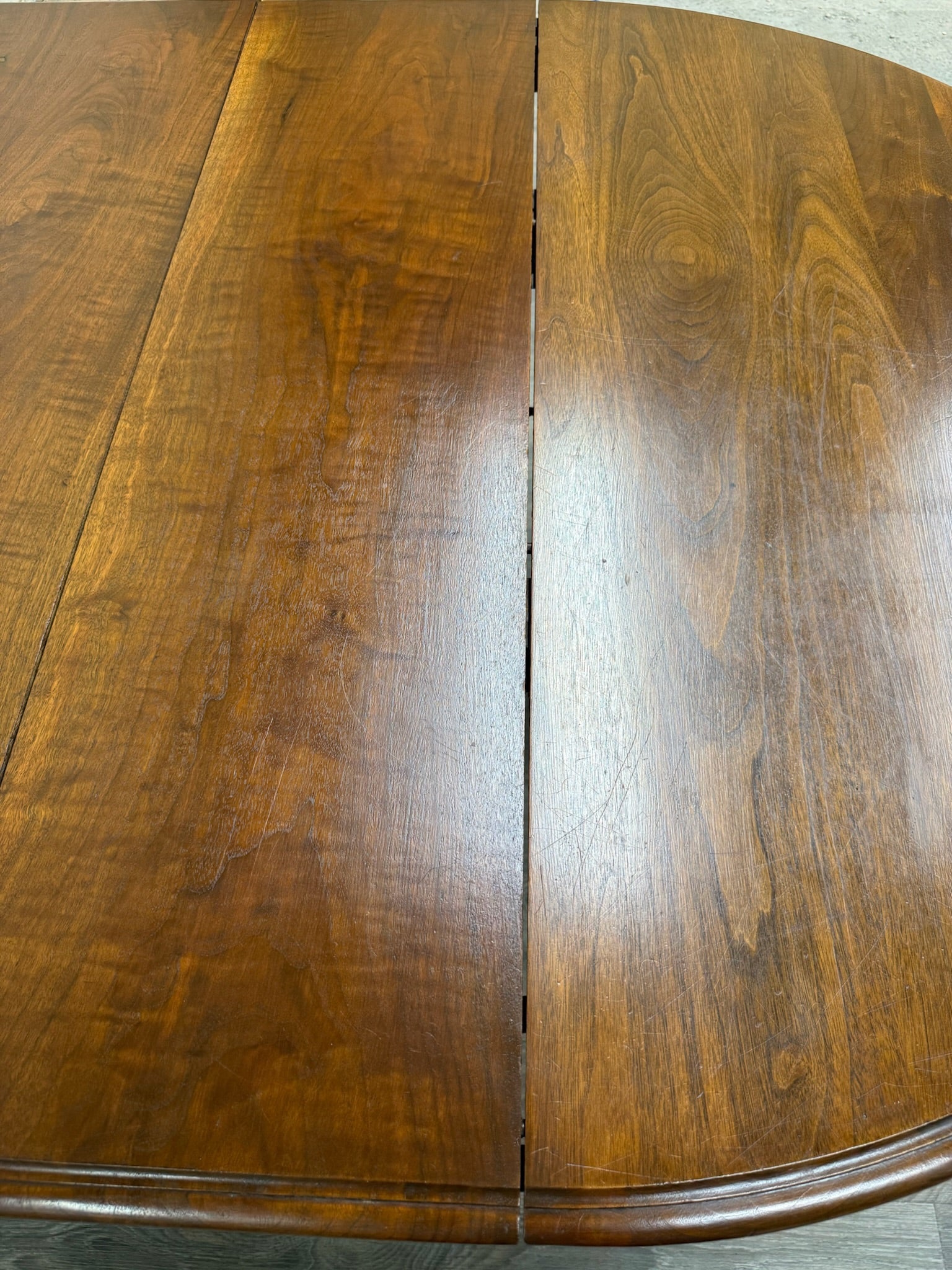 Vintage Queen Anne / Early American Style Oval Dining Table