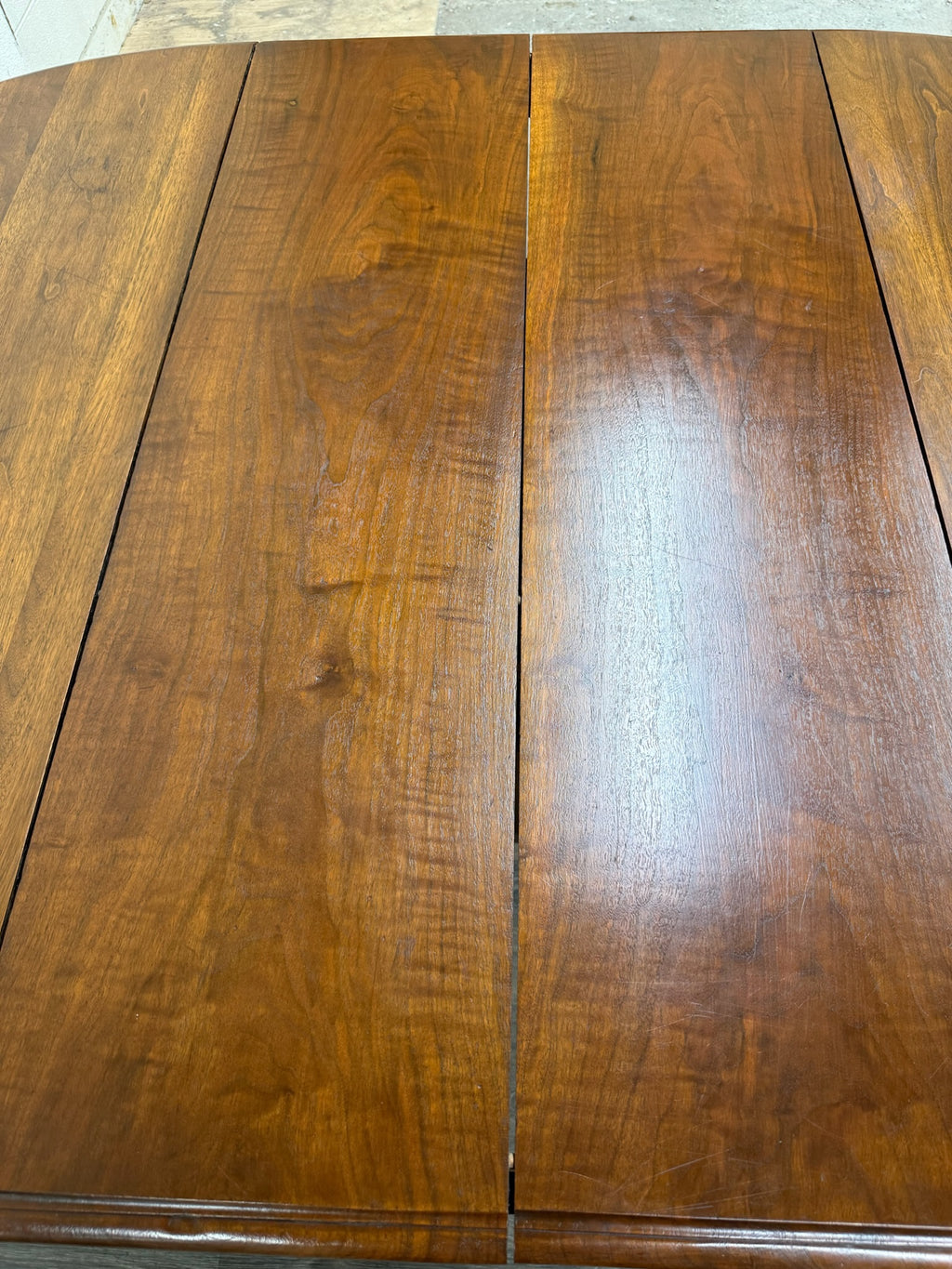 Vintage Queen Anne / Early American Style Oval Dining Table