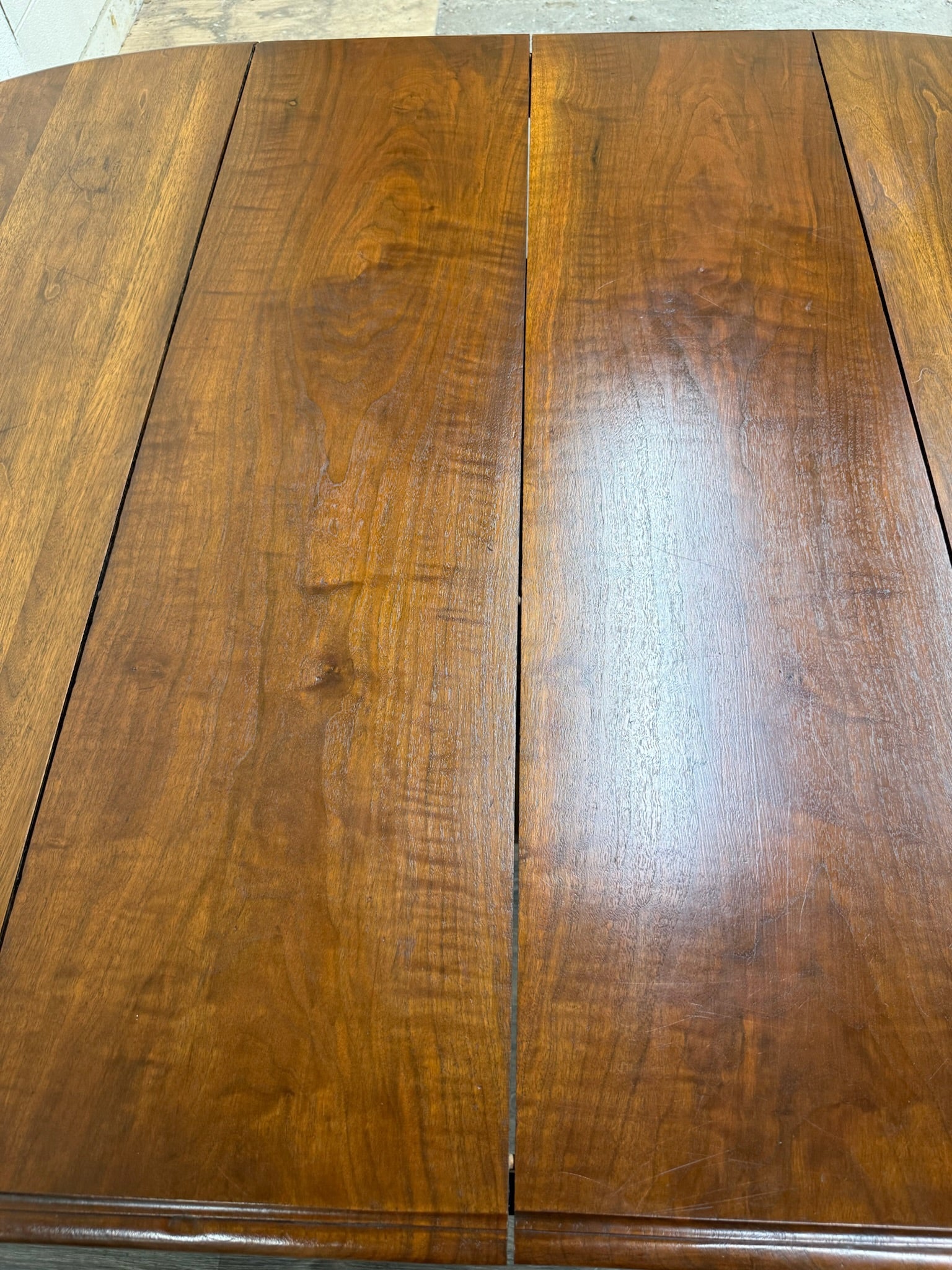 Vintage Queen Anne / Early American Style Oval Dining Table