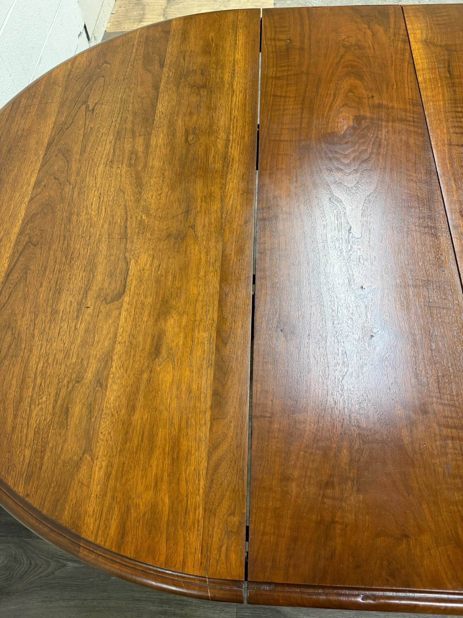 Vintage Queen Anne / Early American Style Oval Dining Table