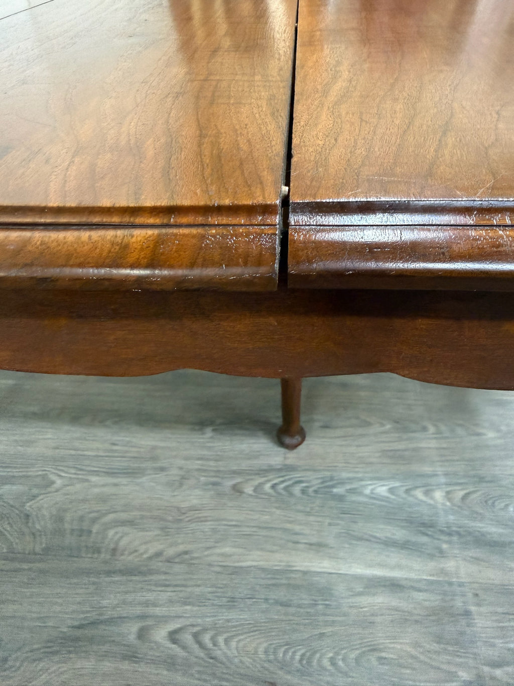 Vintage Queen Anne / Early American Style Oval Dining Table