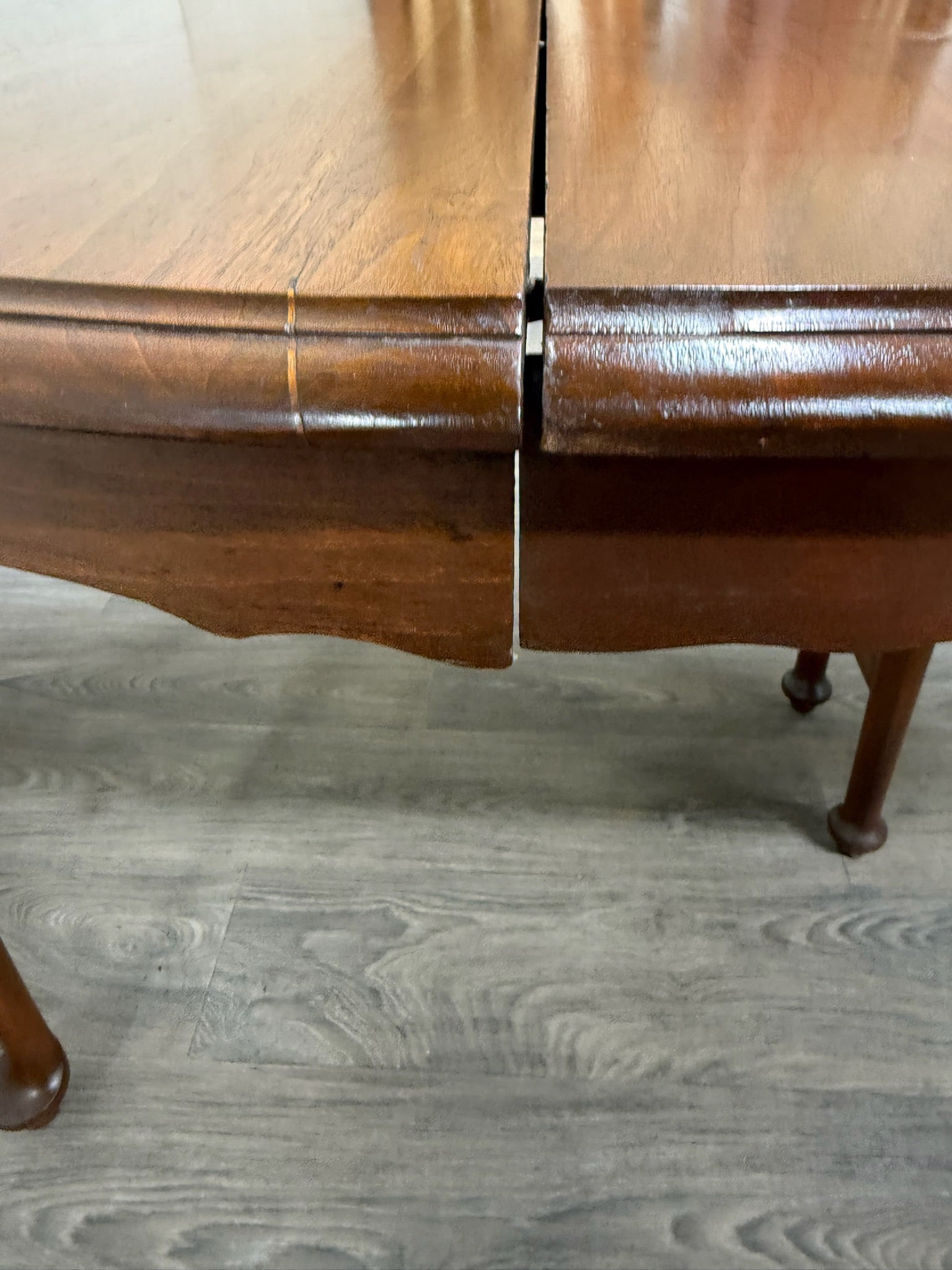 Vintage Queen Anne / Early American Style Oval Dining Table