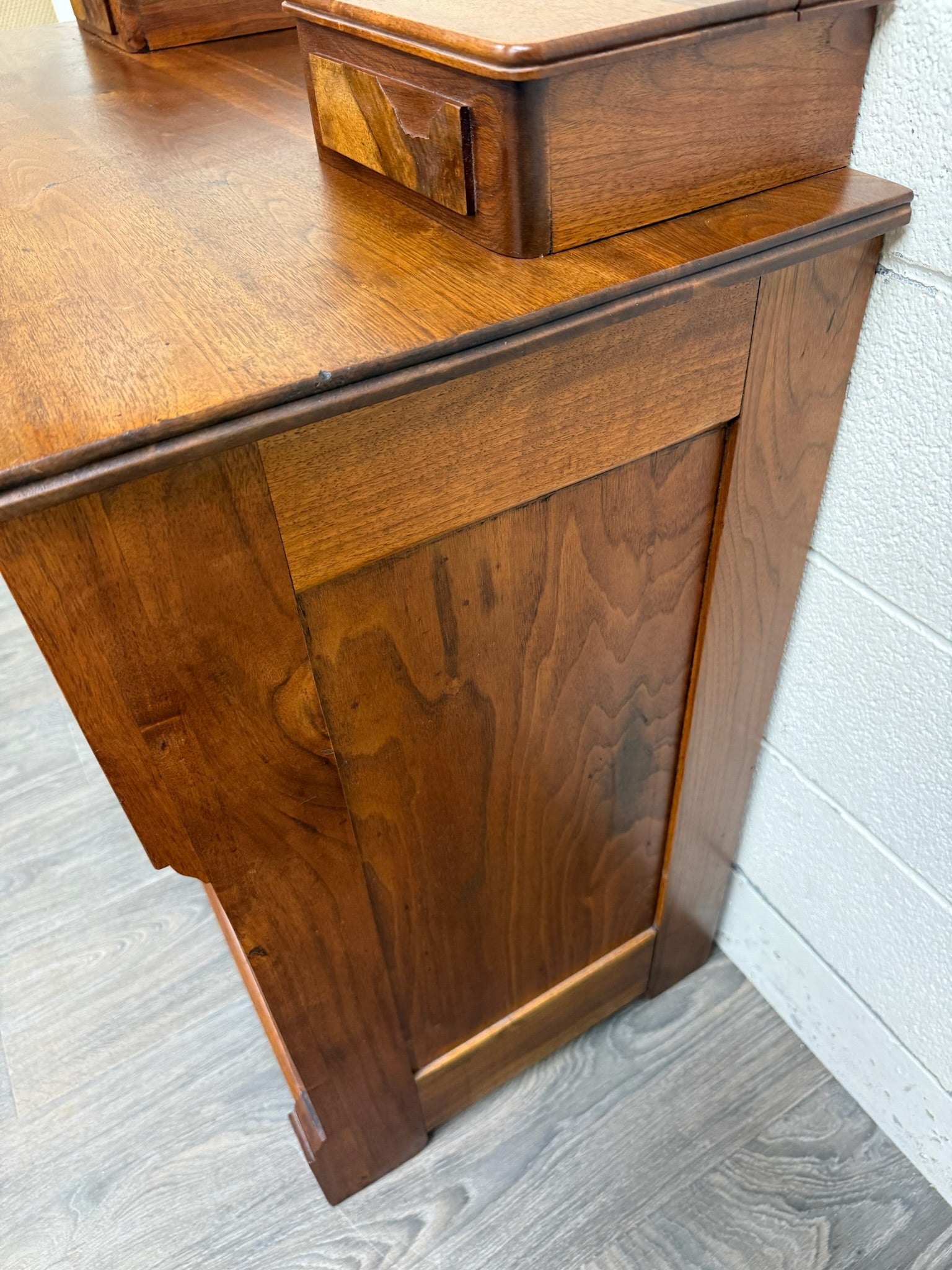Antique Abernathy Furniture Co. 19th Century Victorian Walnut Chest of Drawers