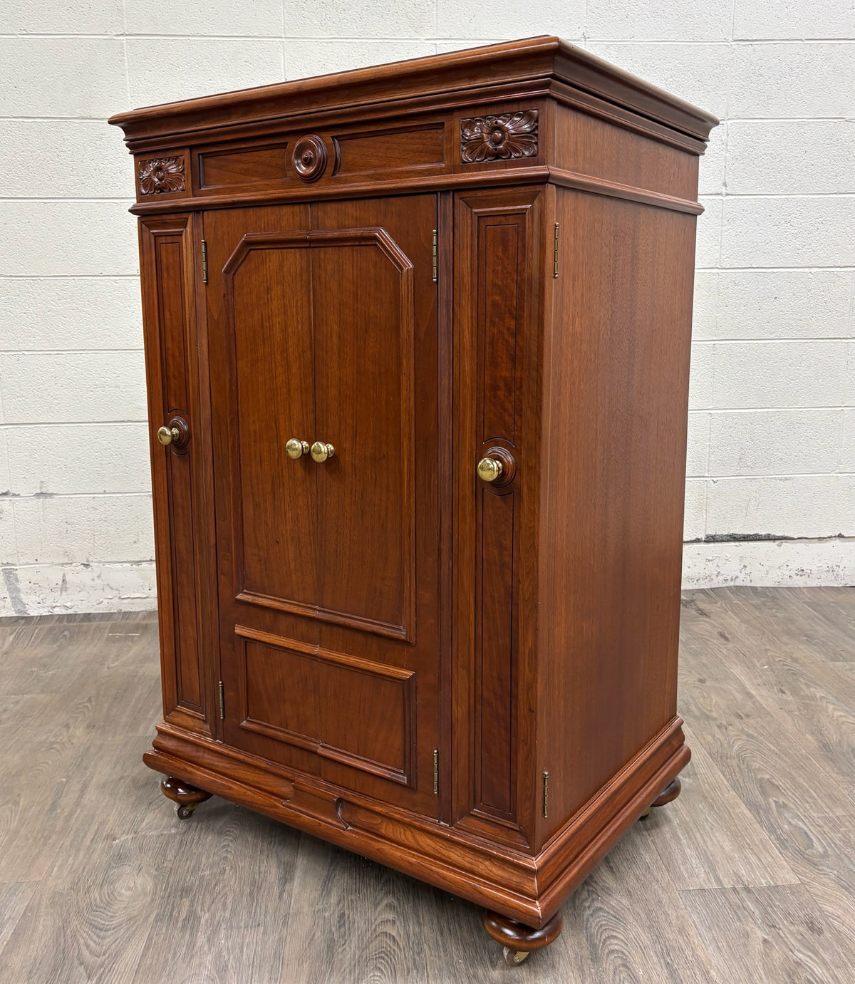 Antique Victor Victrola Orthophonic Floral Carved Walnut Credenza Cabinet