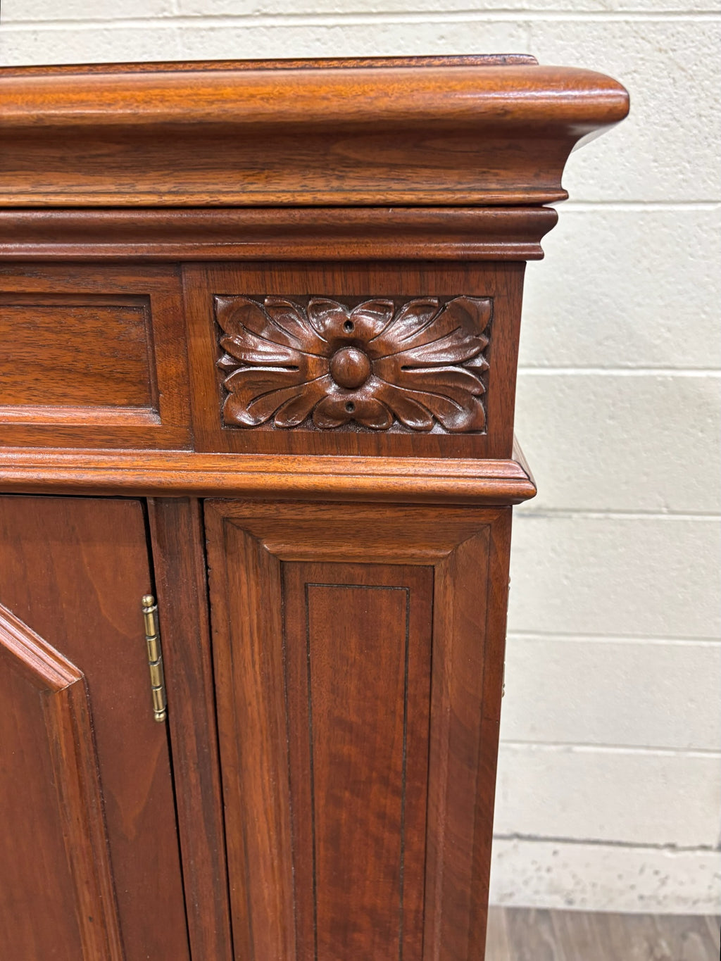 Antique Victor Victrola Orthophonic Floral Carved Walnut Credenza Cabinet