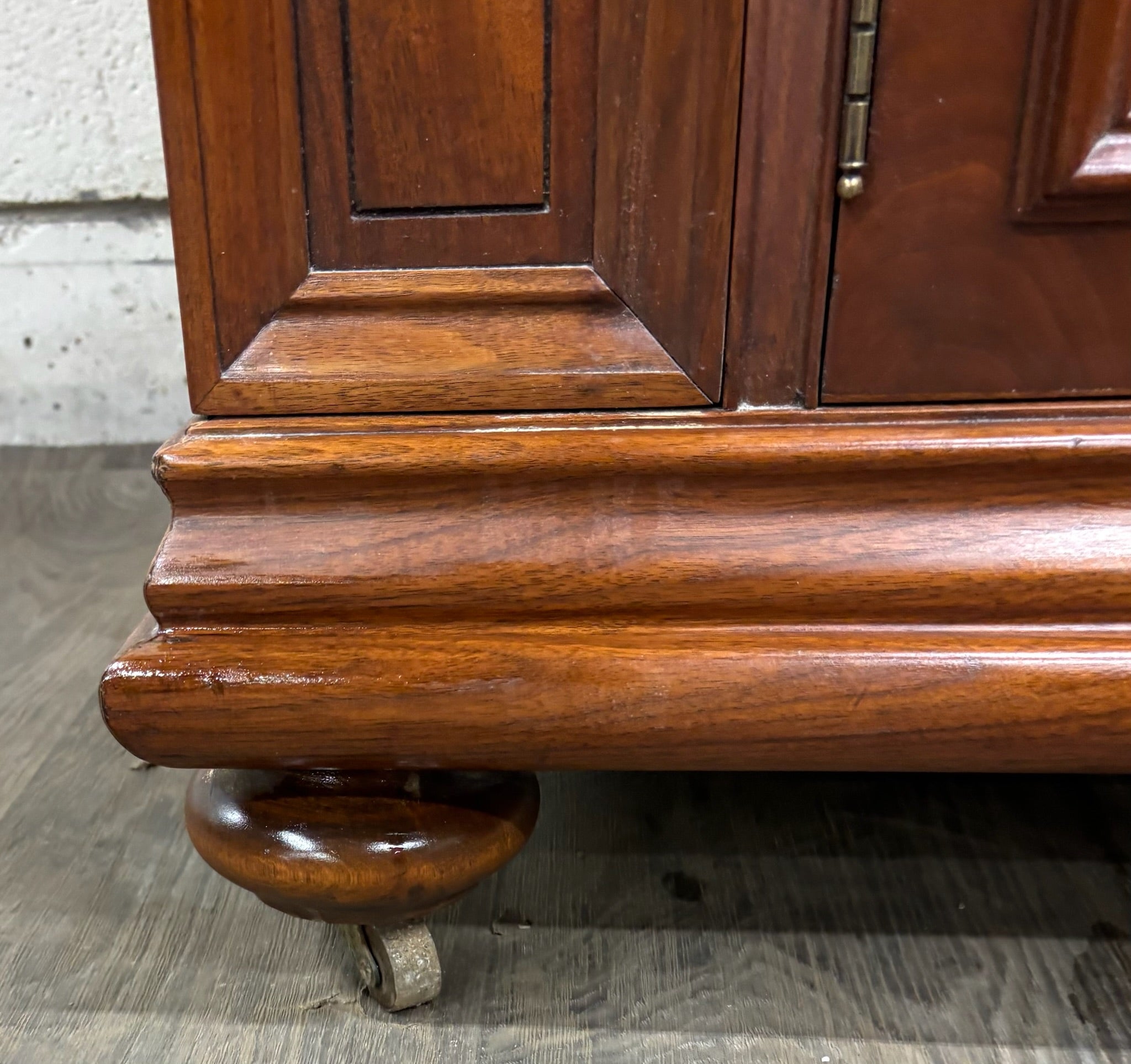 Antique Victor Victrola Orthophonic Floral Carved Walnut Credenza Cabinet