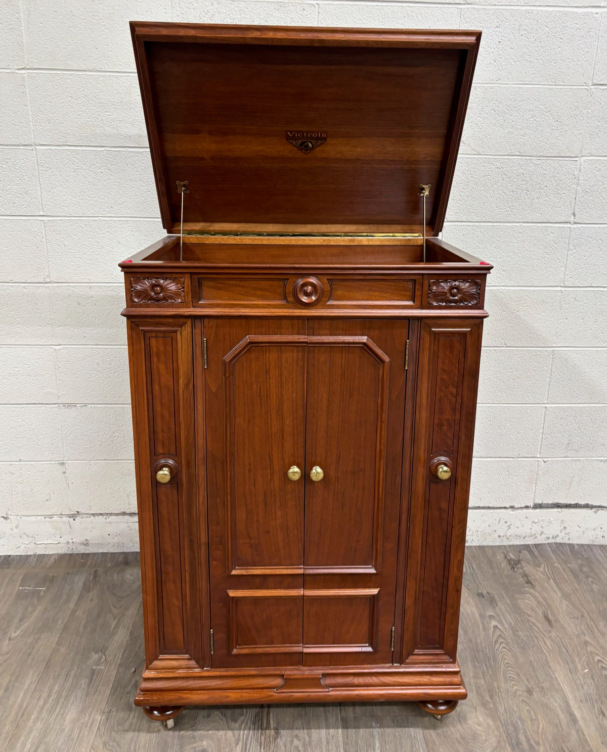 Antique Victor Victrola Orthophonic Floral Carved Walnut Credenza Cabinet