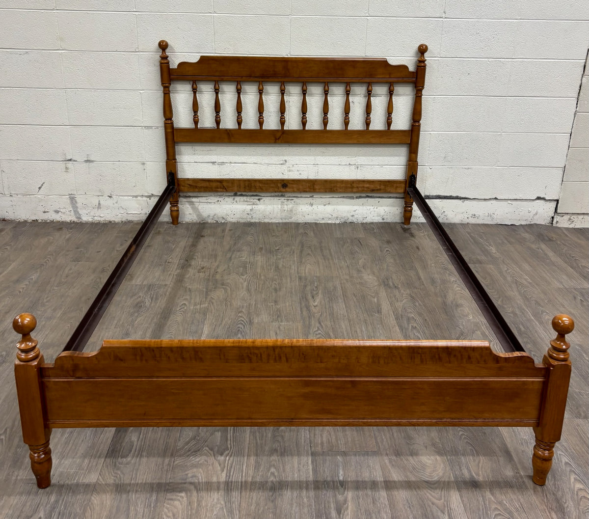 Vintage Full Size Heywood Wakefield Old Colony Maple Bed