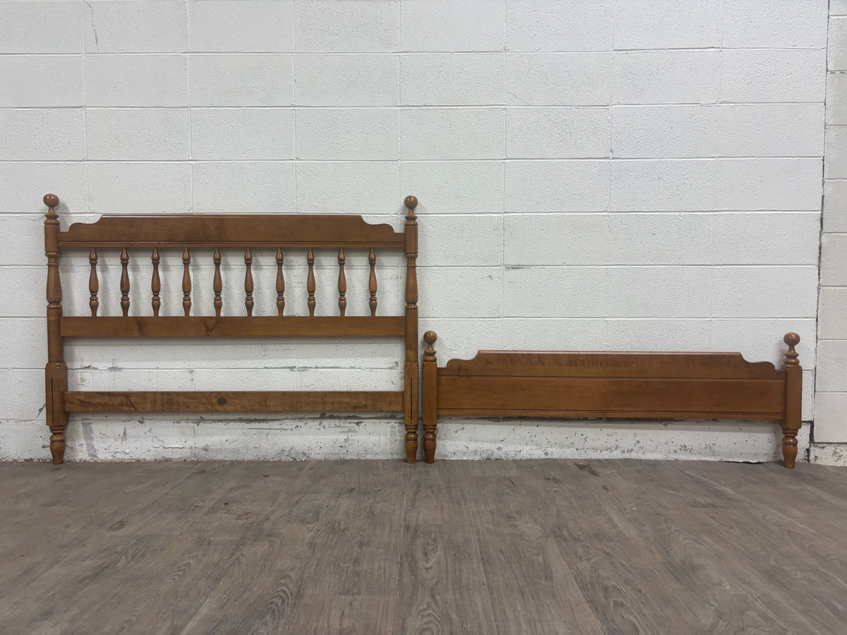 Vintage Full Size Heywood Wakefield Old Colony Maple Bed