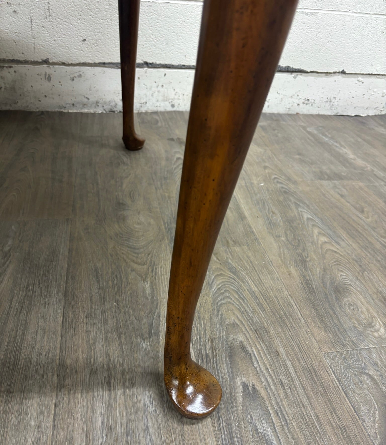 Vintage Queen Anne Style Oval Walnut Dining Table
