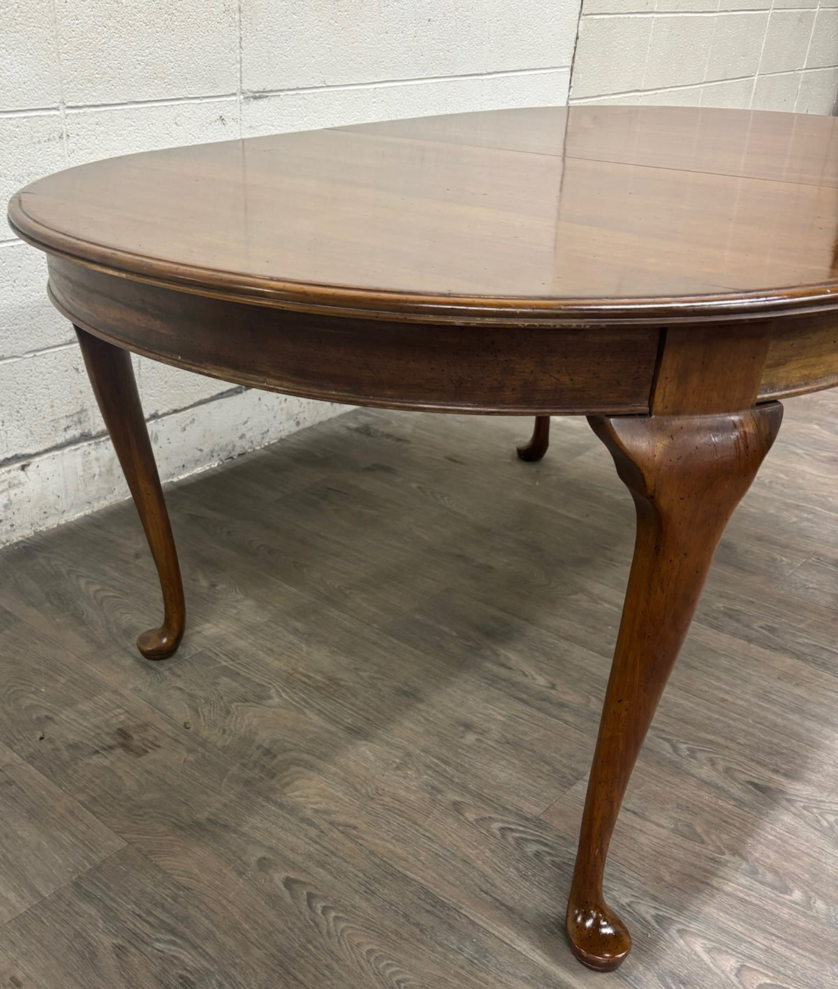 Vintage Queen Anne Style Oval Walnut Dining Table