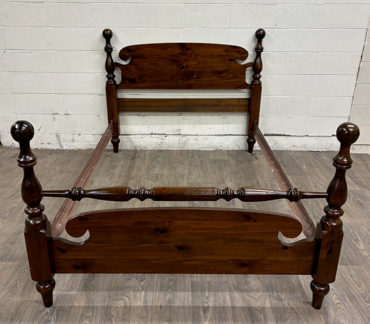 Vintage Full Size Solid Pine Cannonball Poster Bed
