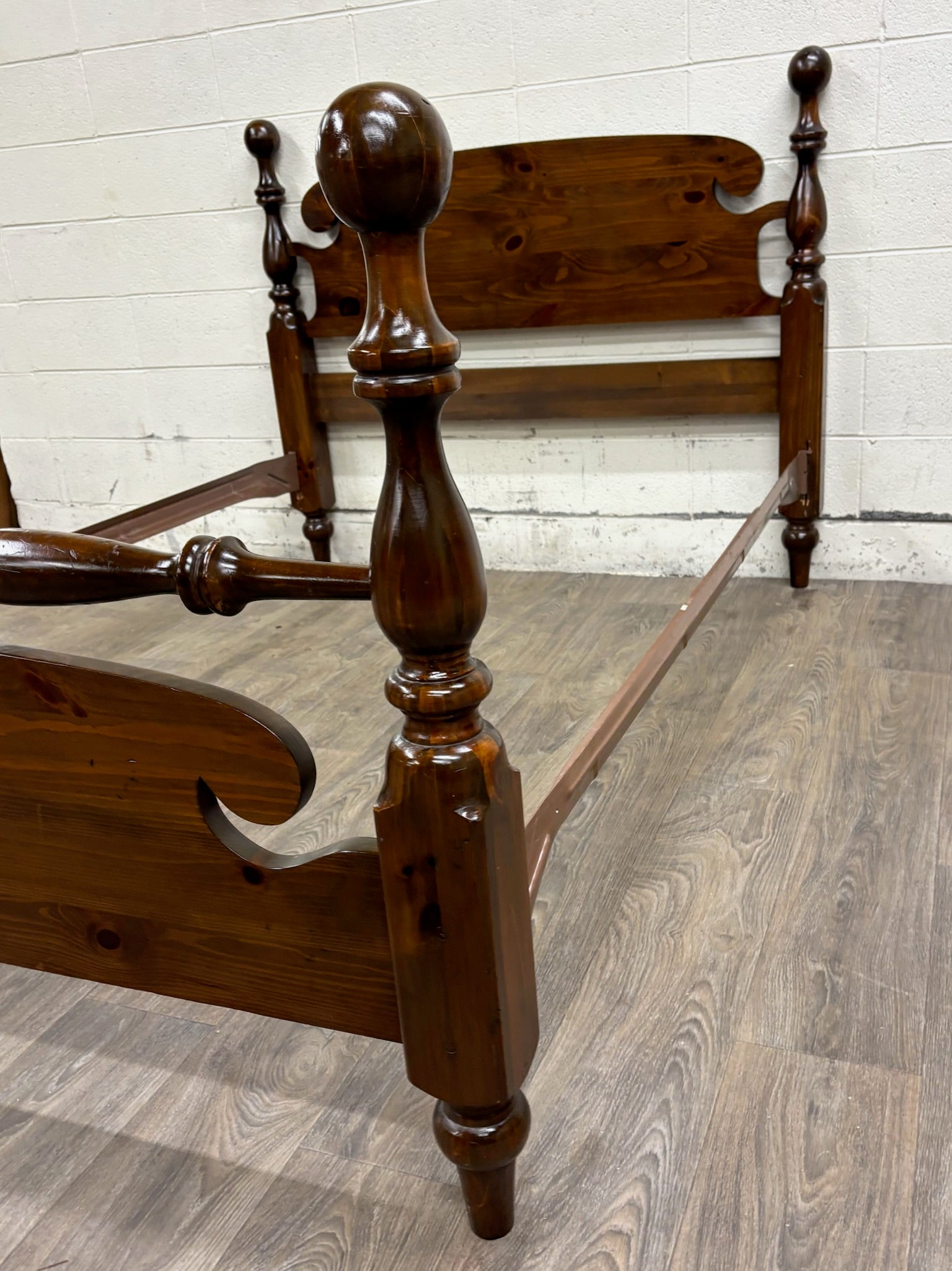 Vintage Full Size Solid Pine Cannonball Poster Bed