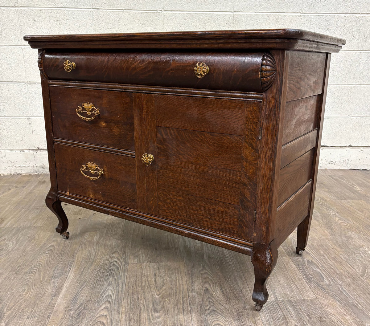 Antique Victorian or Edwardian Quarter Sawn Tiger Oak Sideboard Buffet Console