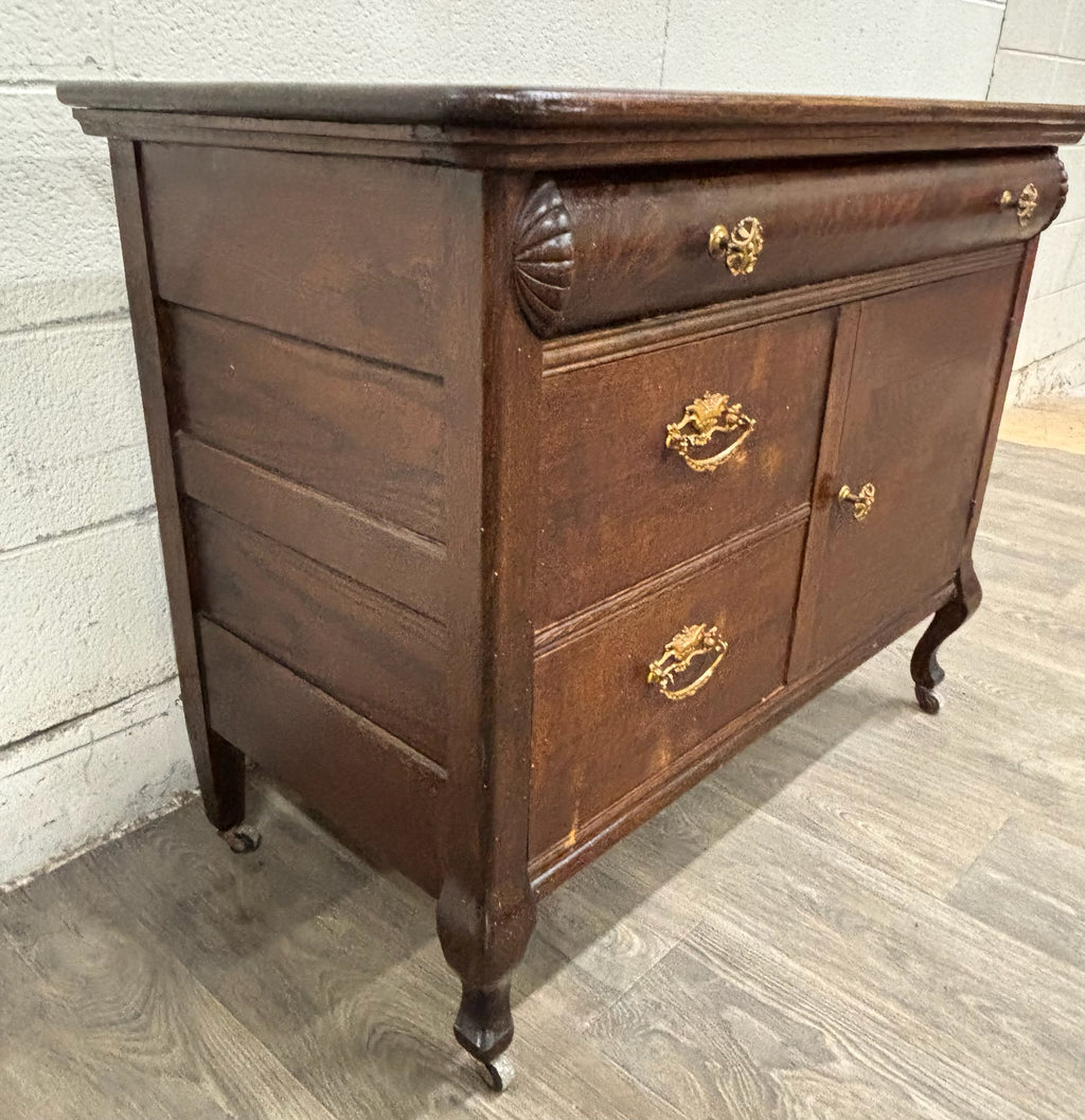 Antique Victorian or Edwardian Quarter Sawn Tiger Oak Sideboard Buffet Console