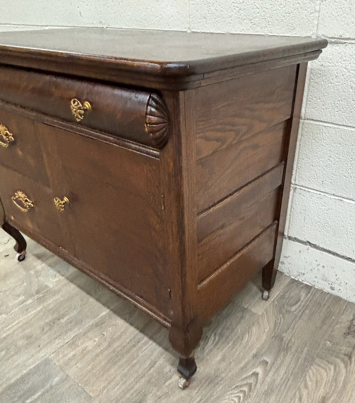 Antique Victorian or Edwardian Quarter Sawn Tiger Oak Sideboard Buffet Console