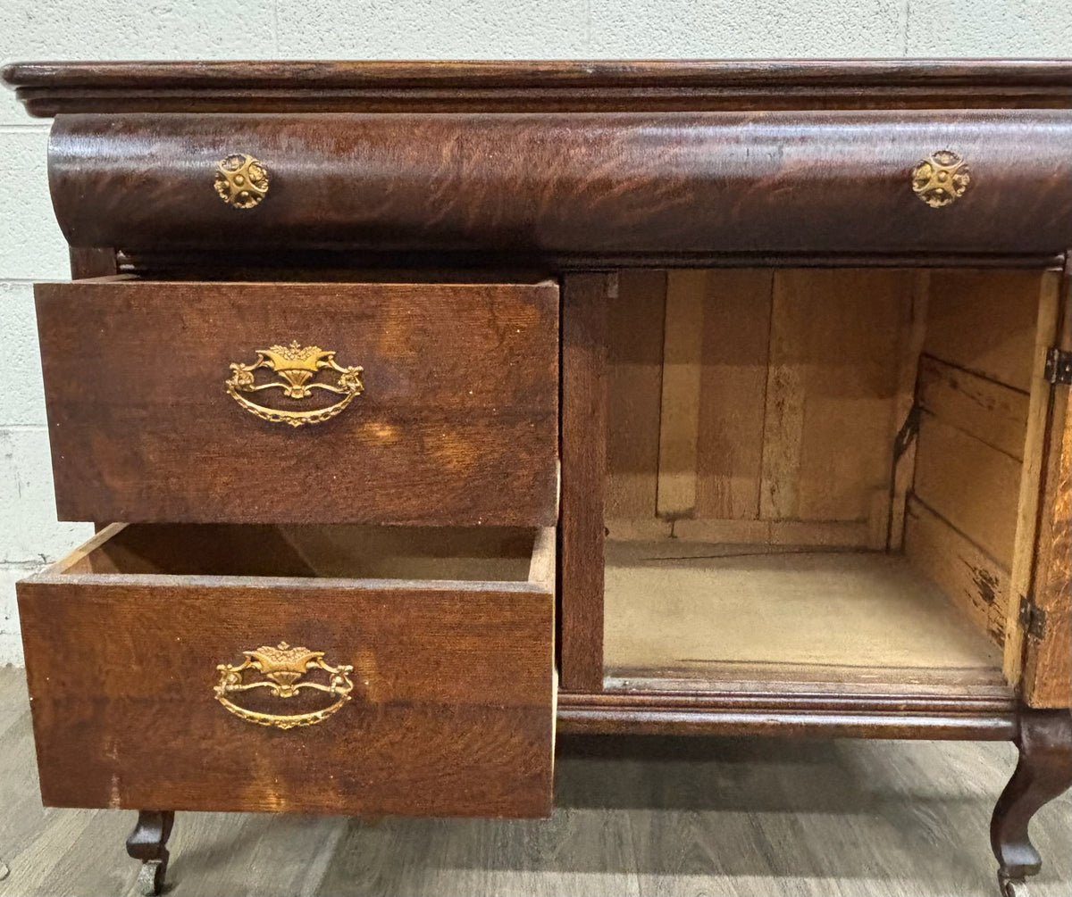 Antique Victorian or Edwardian Quarter Sawn Tiger Oak Sideboard Buffet Console
