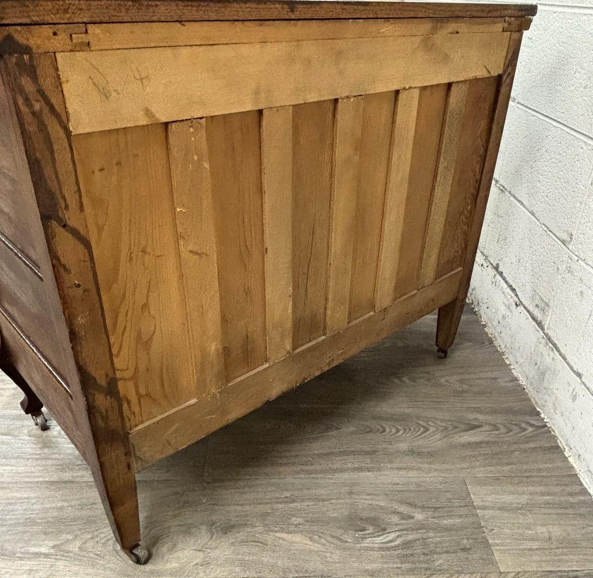Antique Victorian or Edwardian Quarter Sawn Tiger Oak Sideboard Buffet Console