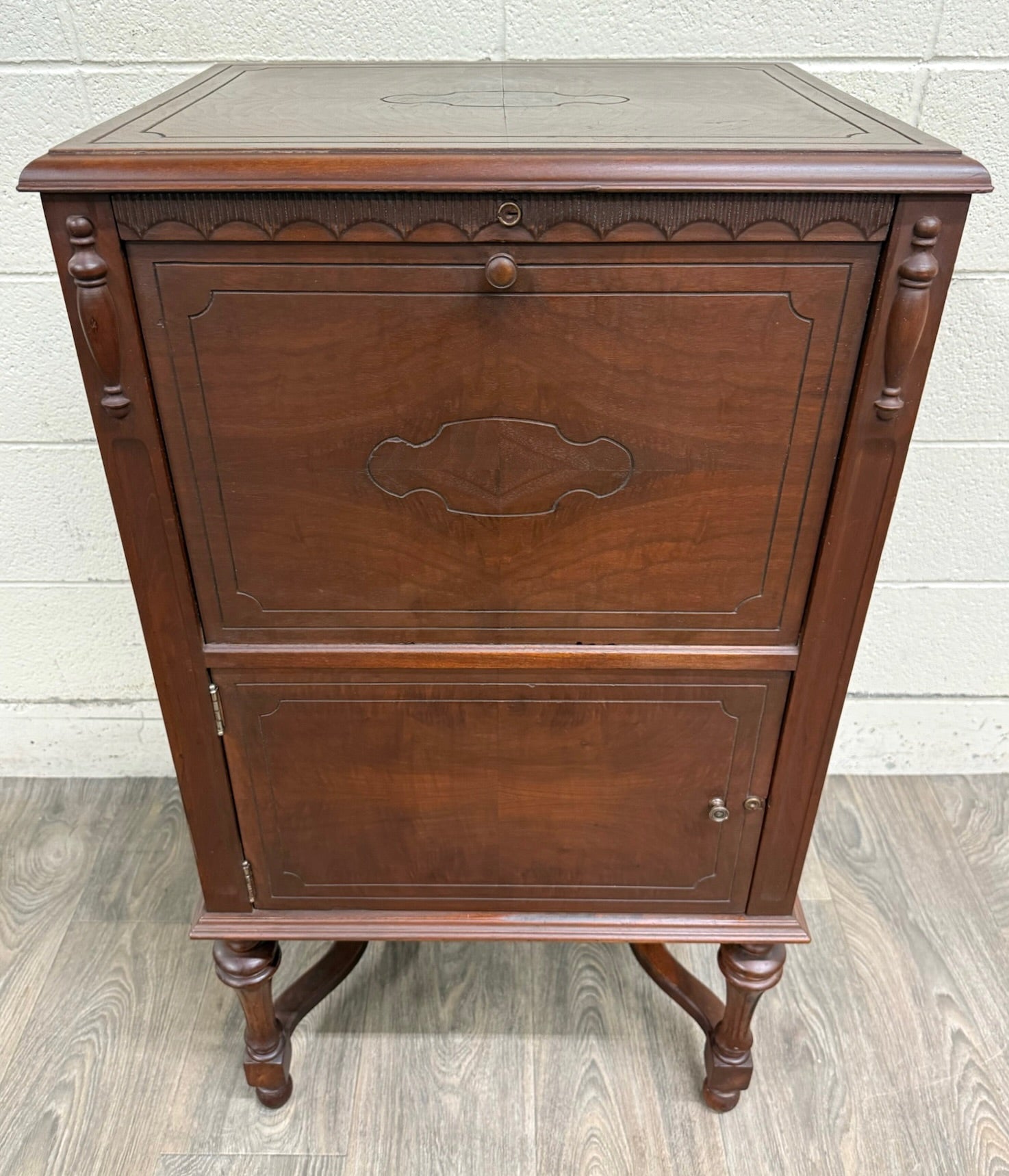 Antique Federal Colonial English Mahogany Lift Top Radio Cabinet Console Stand