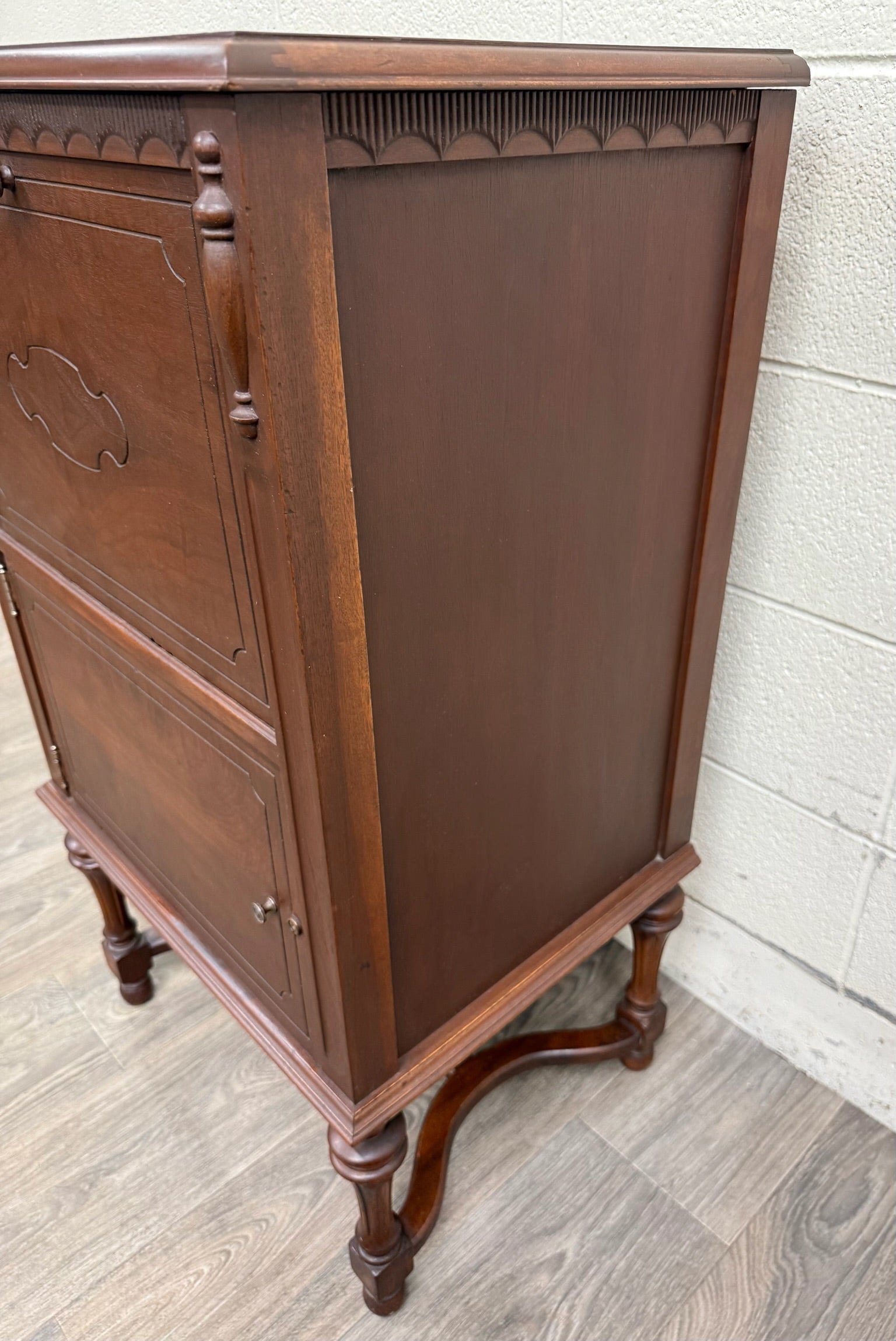 Antique Federal Colonial English Mahogany Lift Top Radio Cabinet Console Stand