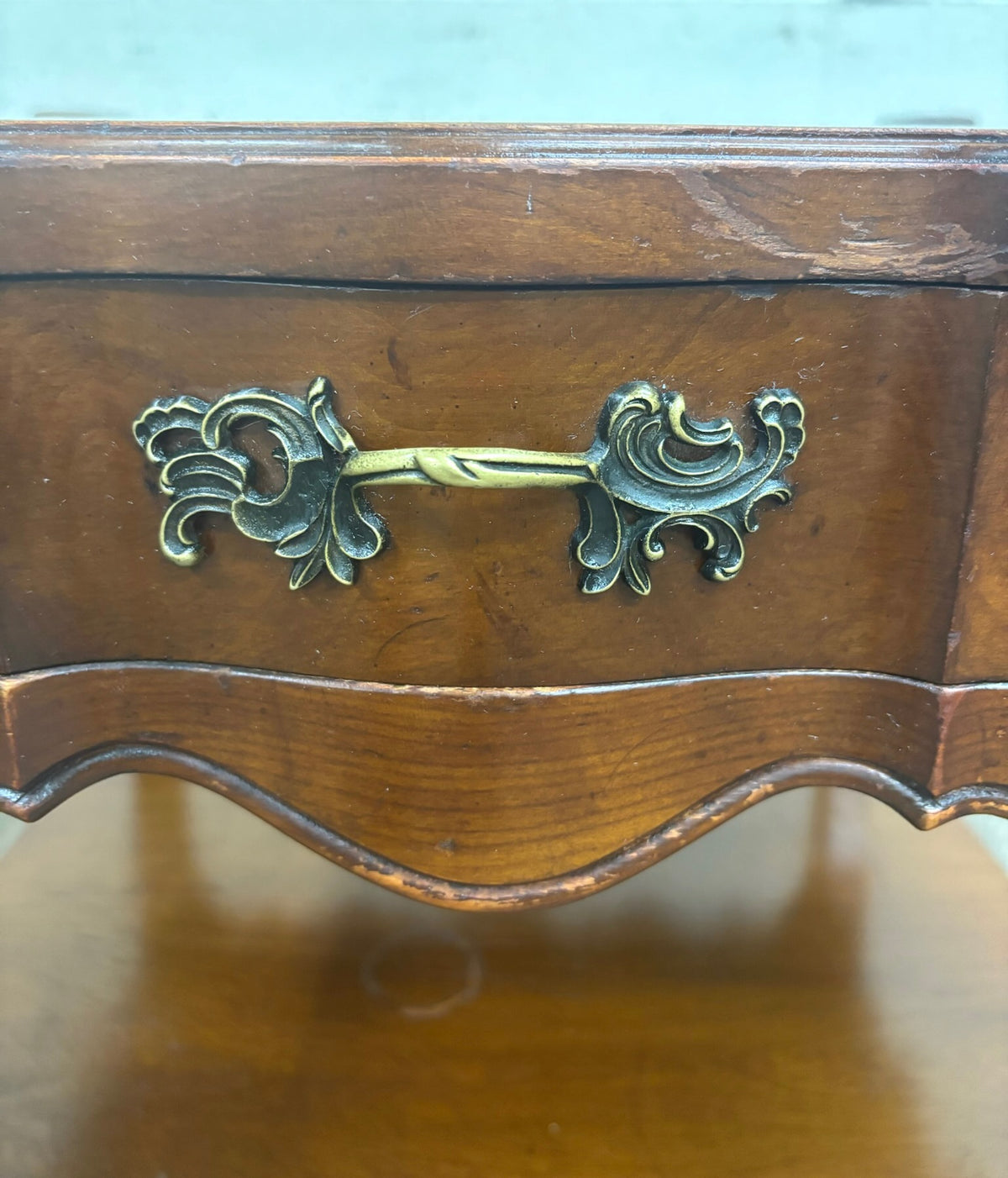 Vintage Townsend Mfg. Co. Tooled Leather Top Mahogany End Table