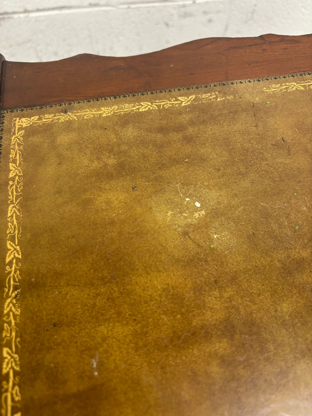 Vintage Townsend Mfg. Co. Tooled Leather Top Mahogany End Table