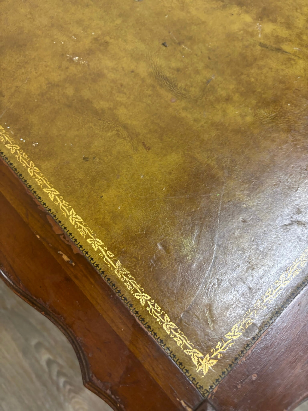 Vintage Townsend Mfg. Co. Tooled Leather Top Mahogany End Table