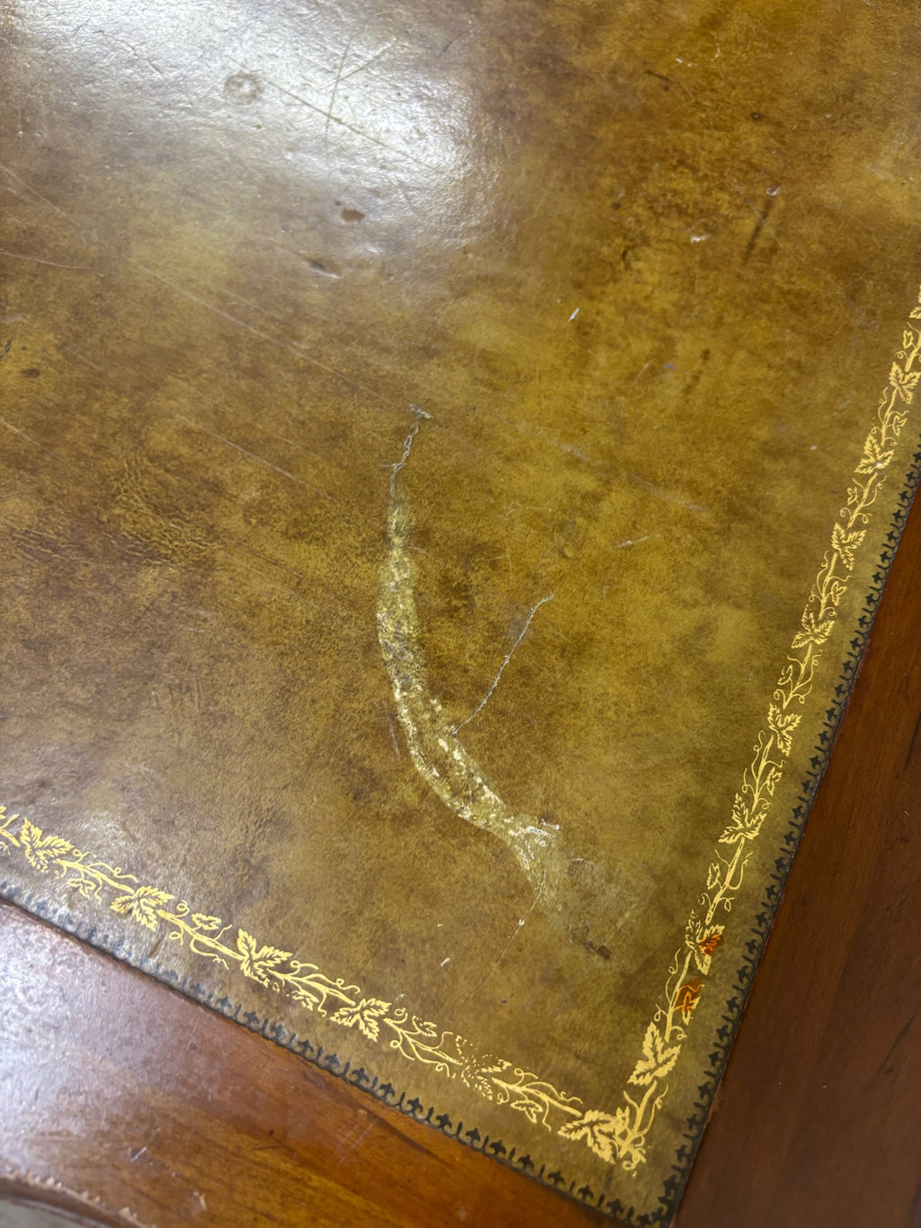 Vintage Townsend Mfg. Co. Tooled Leather Top Mahogany End Table