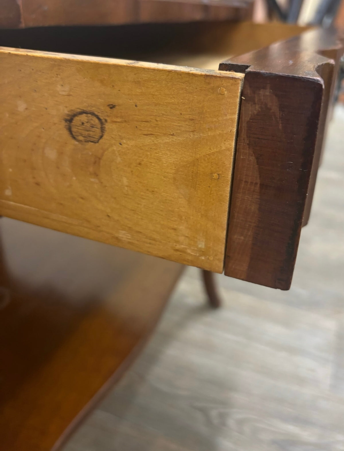 Vintage Townsend Mfg. Co. Tooled Leather Top Mahogany End Table