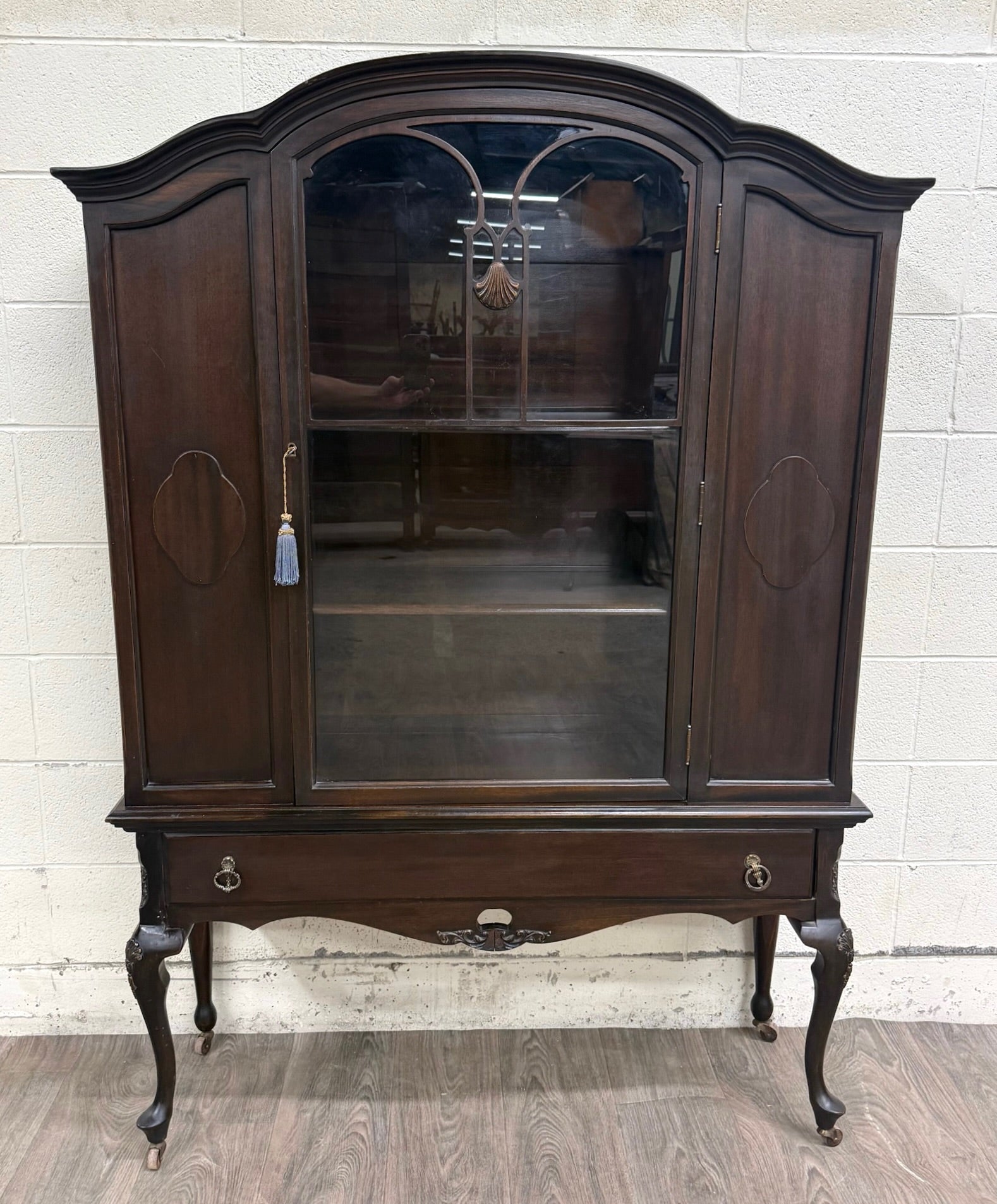 Vintage Queen Anne Style Mahogany China Cabinet Display Cabinet Curio Bookshelf